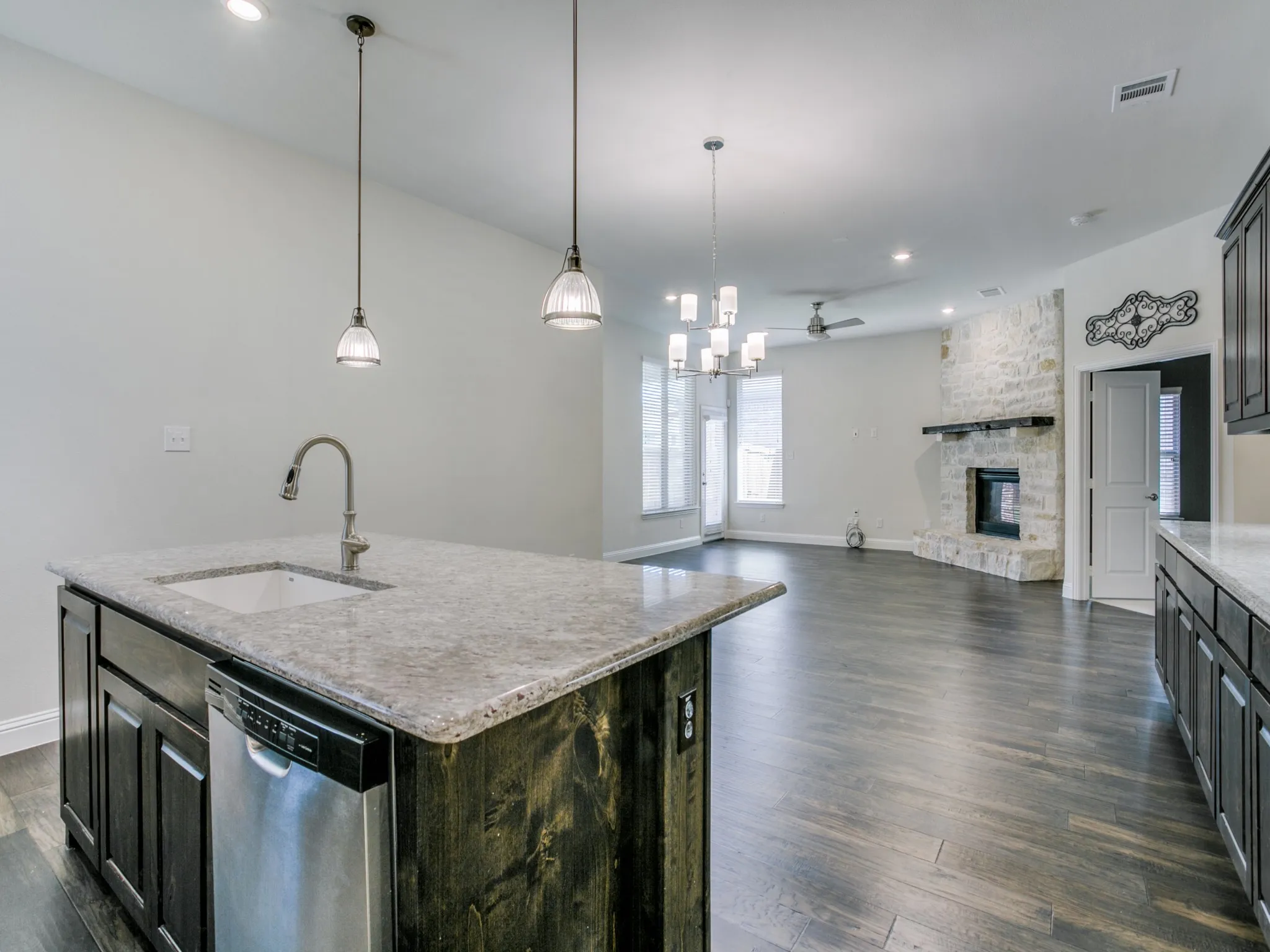 Single Family Residence For Rent in Collin County , 2215 Yorktown Drive, Melissa, Texas 75454, 4 Bedroom, 3 Bathroom, 2 Garage spaces, 2,339 Sqft, built in 2017, mls#21386212, Real Estate Agent in Melissa, Homes For Rent in Collin county, Homes For Rent in Melissa, Realtor in Melissa Texas, Real Estate Brokerage Independent Realty Texas, Luminita Cordes Realtor