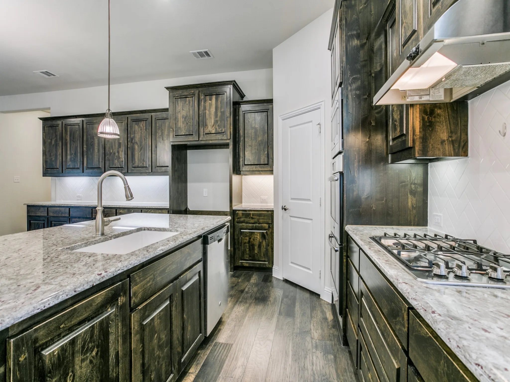 Single Family Residence For Rent in Collin County , 2215 Yorktown Drive, Melissa, Texas 75454, 4 Bedroom, 3 Bathroom, 2 Garage spaces, 2,339 Sqft, built in 2017, mls#21386212, Real Estate Agent in Melissa, Homes For Rent in Collin county, Homes For Rent in Melissa, Realtor in Melissa Texas, Real Estate Brokerage Independent Realty Texas, Luminita Cordes Realtor