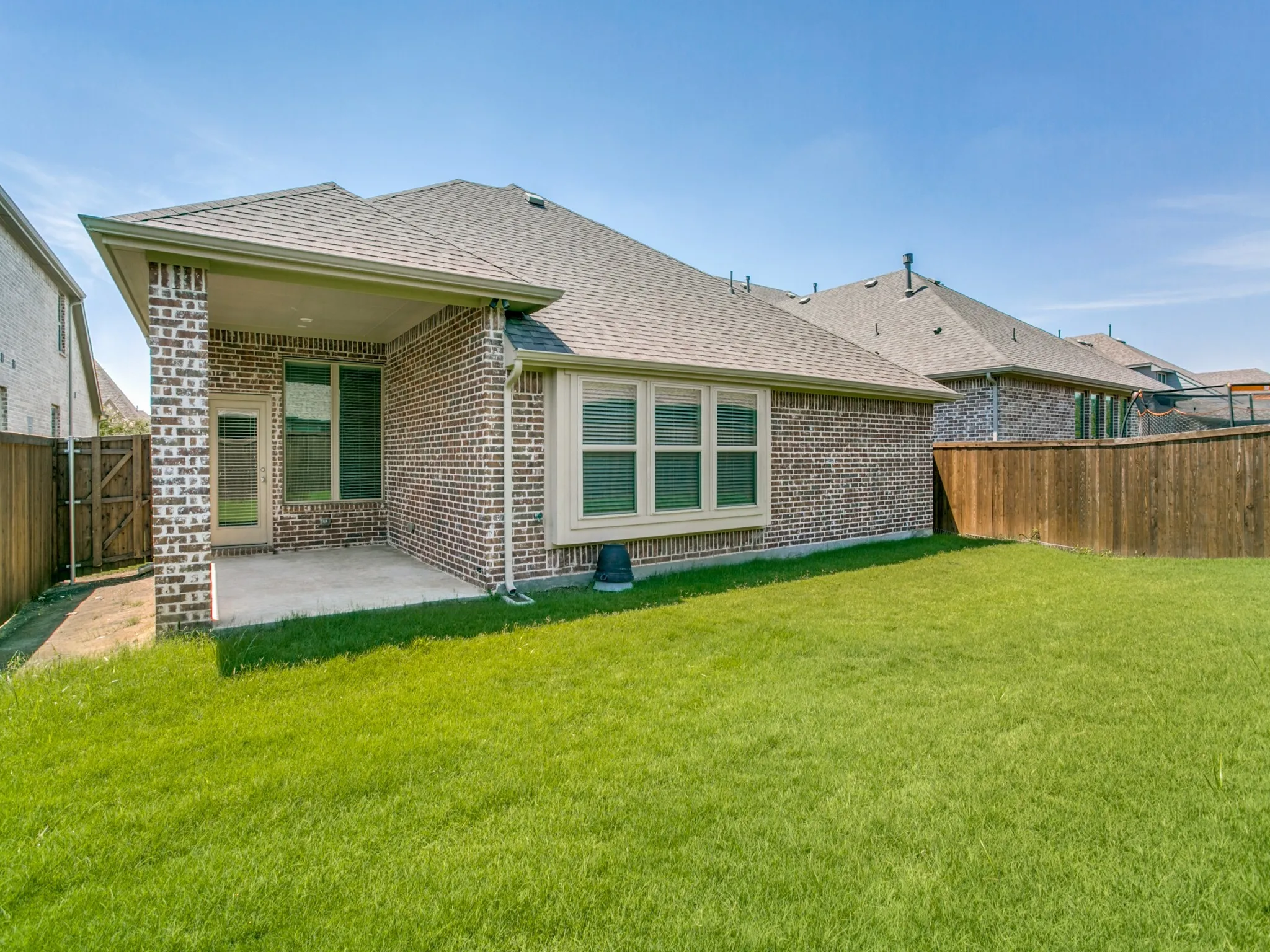 Single Family Residence For Rent in Collin County , 2215 Yorktown Drive, Melissa, Texas 75454, 4 Bedroom, 3 Bathroom, 2 Garage spaces, 2,339 Sqft, built in 2017, mls#21386212, Real Estate Agent in Melissa, Homes For Rent in Collin county, Homes For Rent in Melissa, Realtor in Melissa Texas, Real Estate Brokerage Independent Realty Texas, Luminita Cordes Realtor