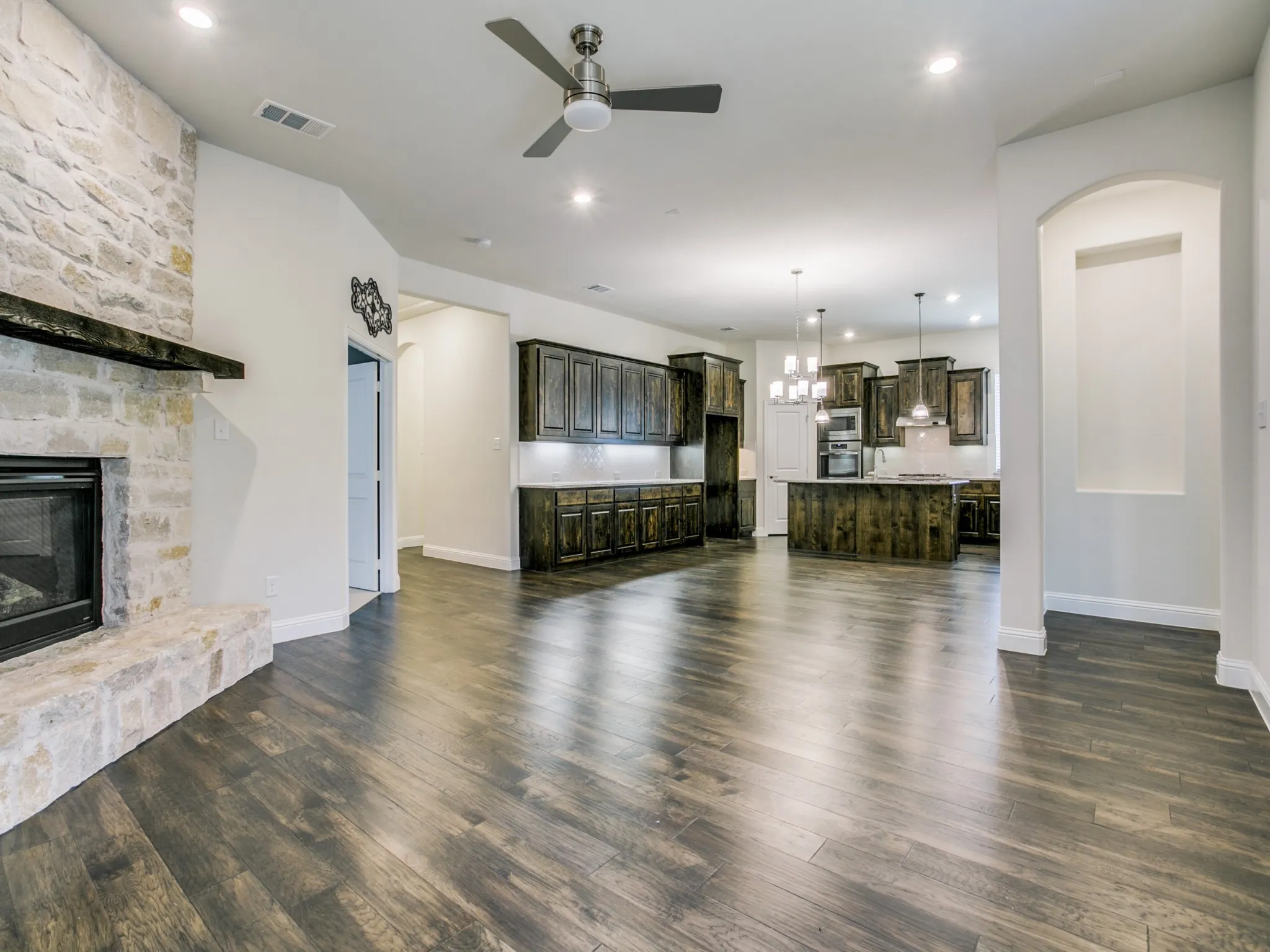 Single Family Residence For Rent in Collin County , 2215 Yorktown Drive, Melissa, Texas 75454, 4 Bedroom, 3 Bathroom, 2 Garage spaces, 2,339 Sqft, built in 2017, mls#21386212, Real Estate Agent in Melissa, Homes For Rent in Collin county, Homes For Rent in Melissa, Realtor in Melissa Texas, Real Estate Brokerage Independent Realty Texas, Luminita Cordes Realtor