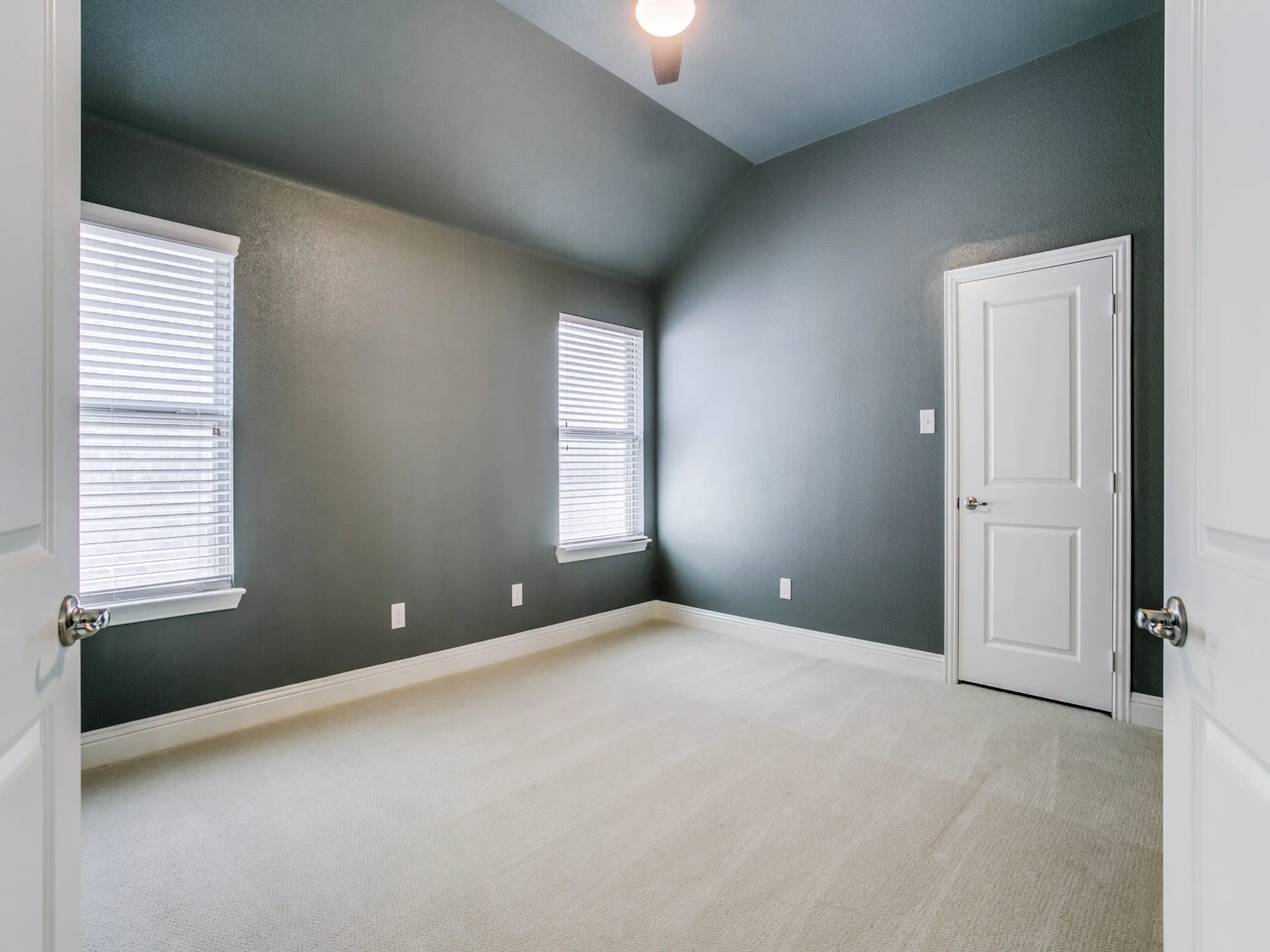 Single Family Residence For Rent in Collin County , 2215 Yorktown Drive, Melissa, Texas 75454, 4 Bedroom, 3 Bathroom, 2 Garage spaces, 2,339 Sqft, built in 2017, mls#21386212, Real Estate Agent in Melissa, Homes For Rent in Collin county, Homes For Rent in Melissa, Realtor in Melissa Texas, Real Estate Brokerage Independent Realty Texas, Luminita Cordes Realtor