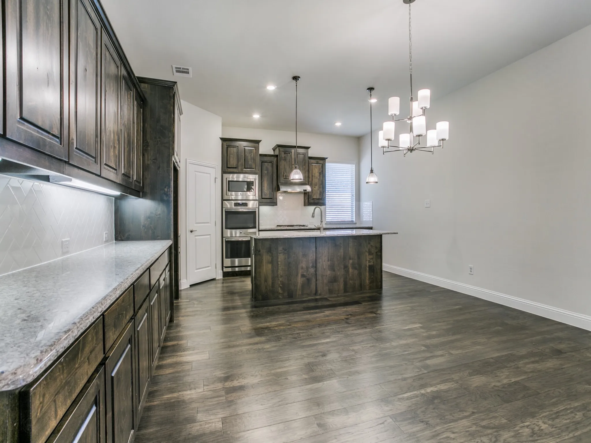 Single Family Residence For Rent in Collin County , 2215 Yorktown Drive, Melissa, Texas 75454, 4 Bedroom, 3 Bathroom, 2 Garage spaces, 2,339 Sqft, built in 2017, mls#21386212, Real Estate Agent in Melissa, Homes For Rent in Collin county, Homes For Rent in Melissa, Realtor in Melissa Texas, Real Estate Brokerage Independent Realty Texas, Luminita Cordes Realtor