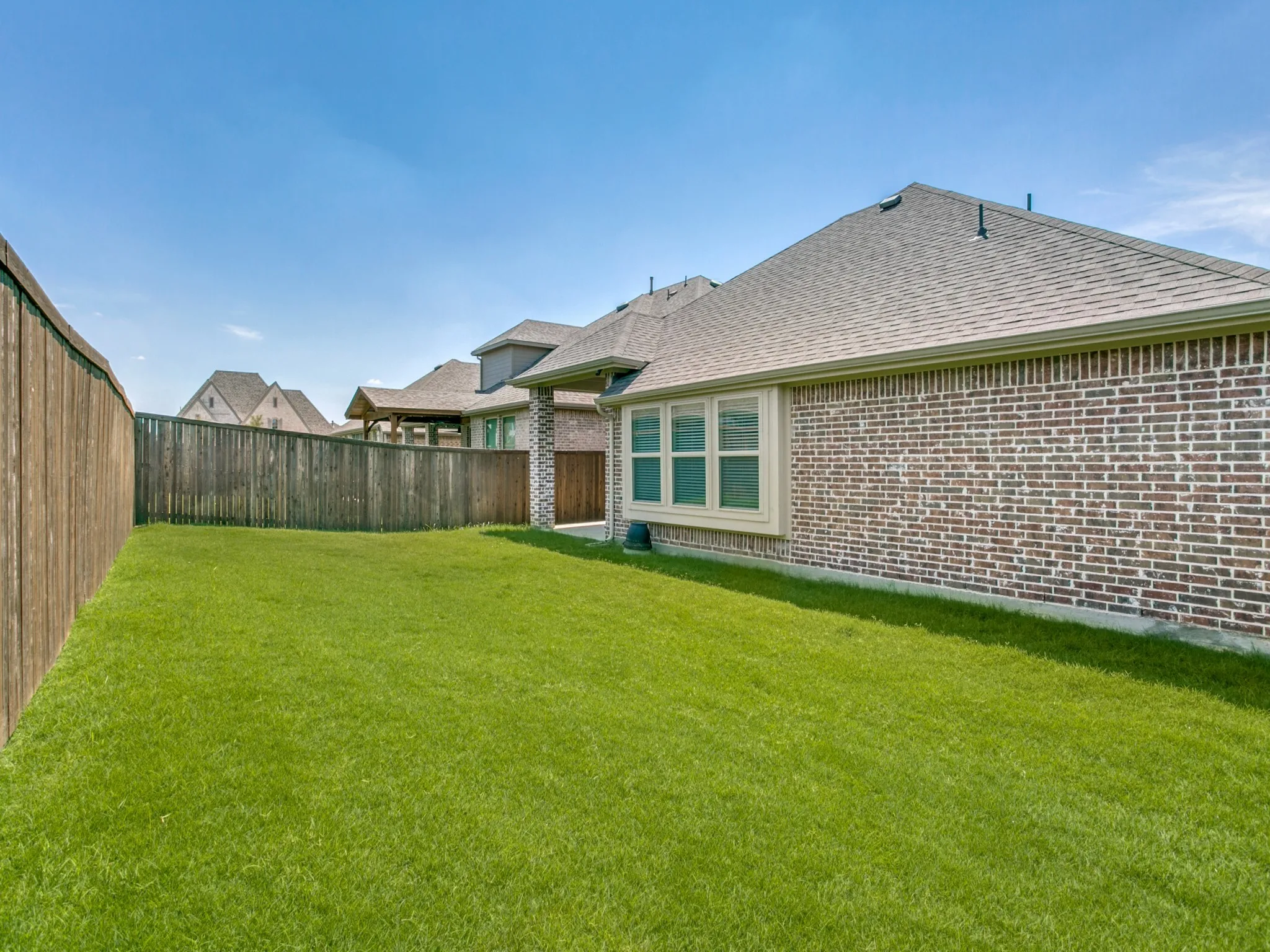 Single Family Residence For Rent in Collin County , 2215 Yorktown Drive, Melissa, Texas 75454, 4 Bedroom, 3 Bathroom, 2 Garage spaces, 2,339 Sqft, built in 2017, mls#21386212, Real Estate Agent in Melissa, Homes For Rent in Collin county, Homes For Rent in Melissa, Realtor in Melissa Texas, Real Estate Brokerage Independent Realty Texas, Luminita Cordes Realtor
