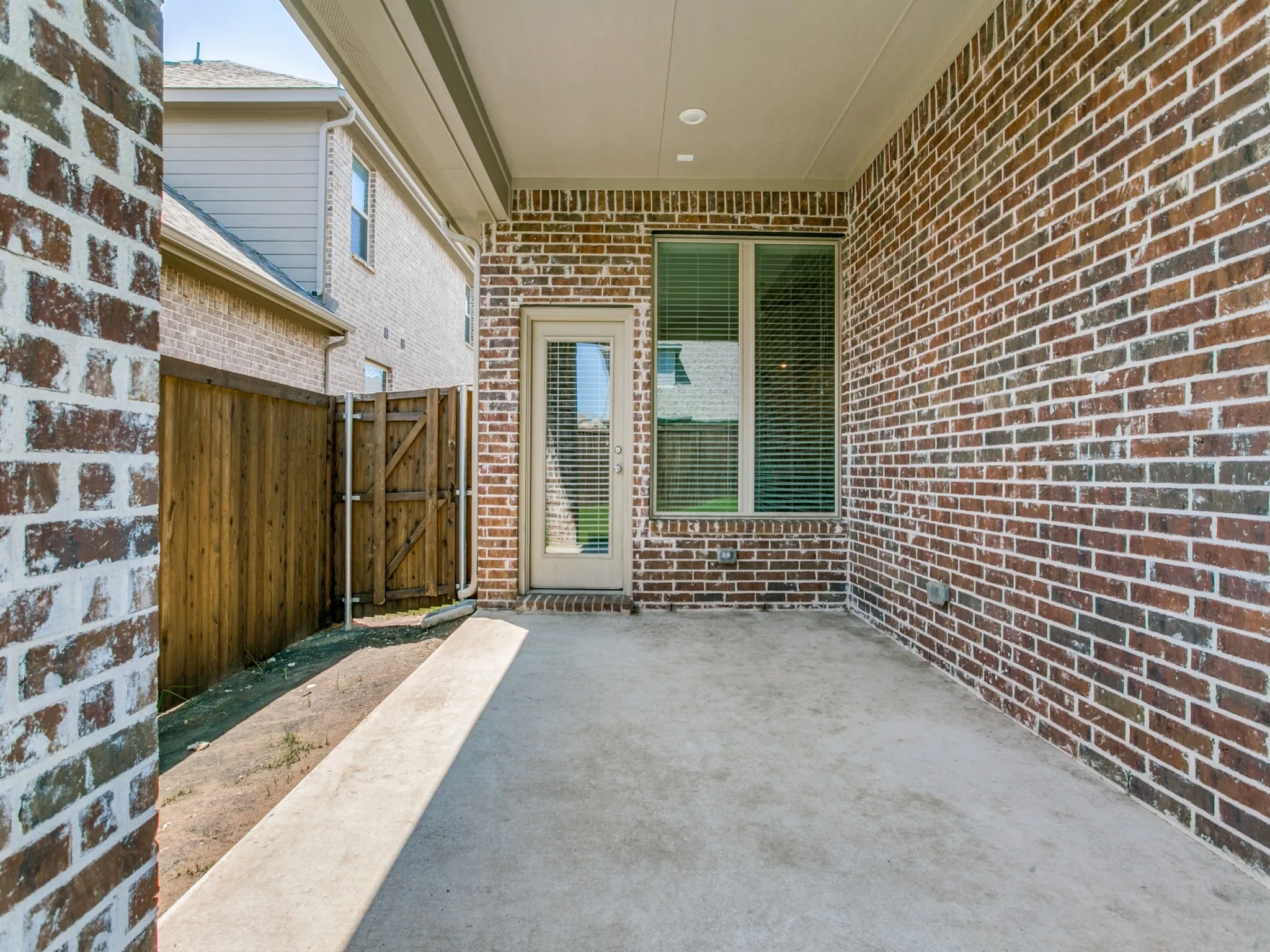 Single Family Residence For Rent in Collin County , 2215 Yorktown Drive, Melissa, Texas 75454, 4 Bedroom, 3 Bathroom, 2 Garage spaces, 2,339 Sqft, built in 2017, mls#21386212, Real Estate Agent in Melissa, Homes For Rent in Collin county, Homes For Rent in Melissa, Realtor in Melissa Texas, Real Estate Brokerage Independent Realty Texas, Luminita Cordes Realtor
