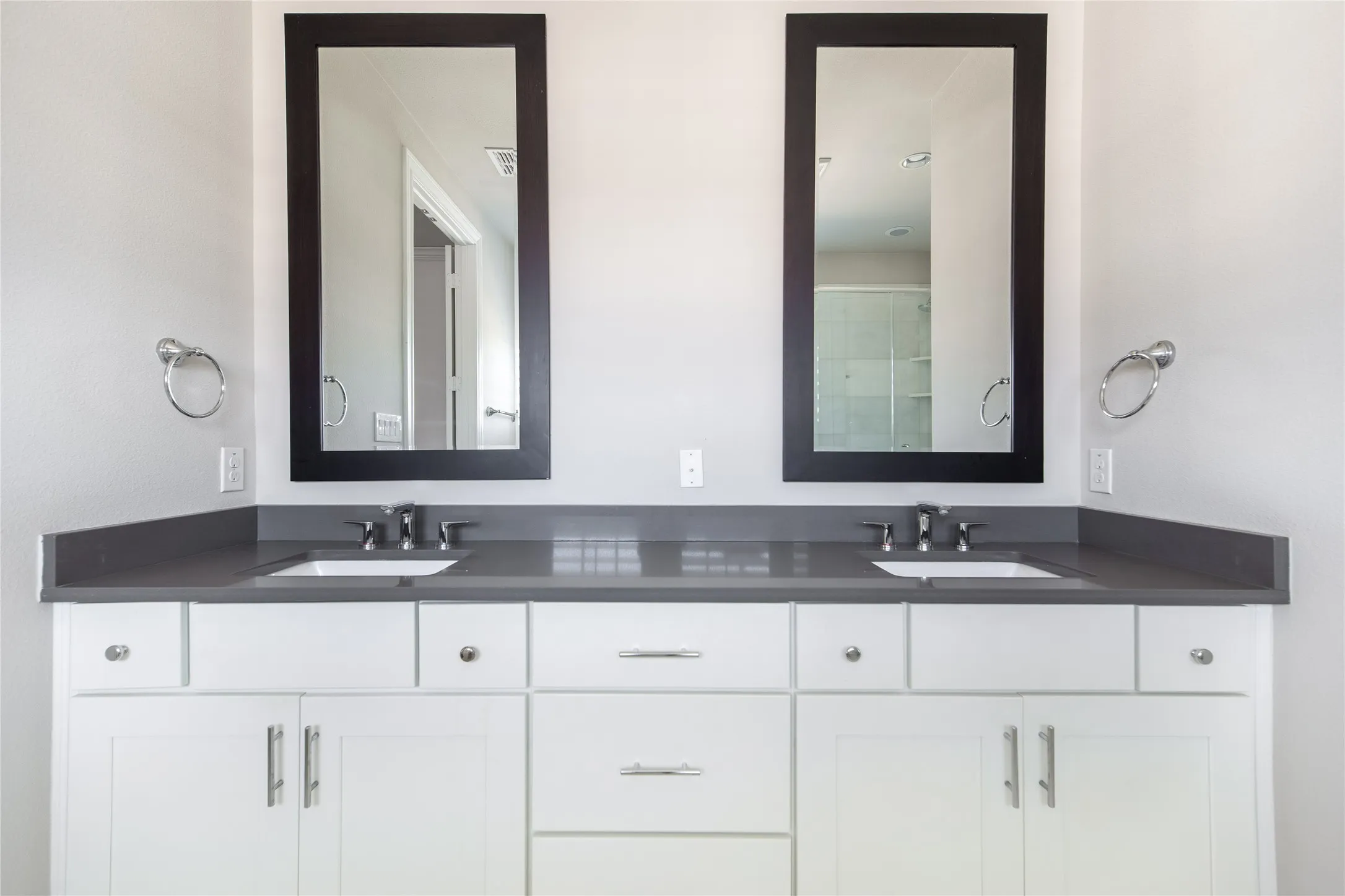Townhouse For Rent in Dallas County , 4116 Runyon Road, Addison, Texas 75001, 3 Bedroom, 4 Bathroom, 2 Garage spaces, 2,588 Sqft, built in 2018, mls#21386237, Real Estate Agent in Addison, Homes For Rent in Dallas county, Homes For Rent in Addison, Realtor in Addison Texas, Real Estate Brokerage Independent Realty Texas, Luminita Cordes Realtor