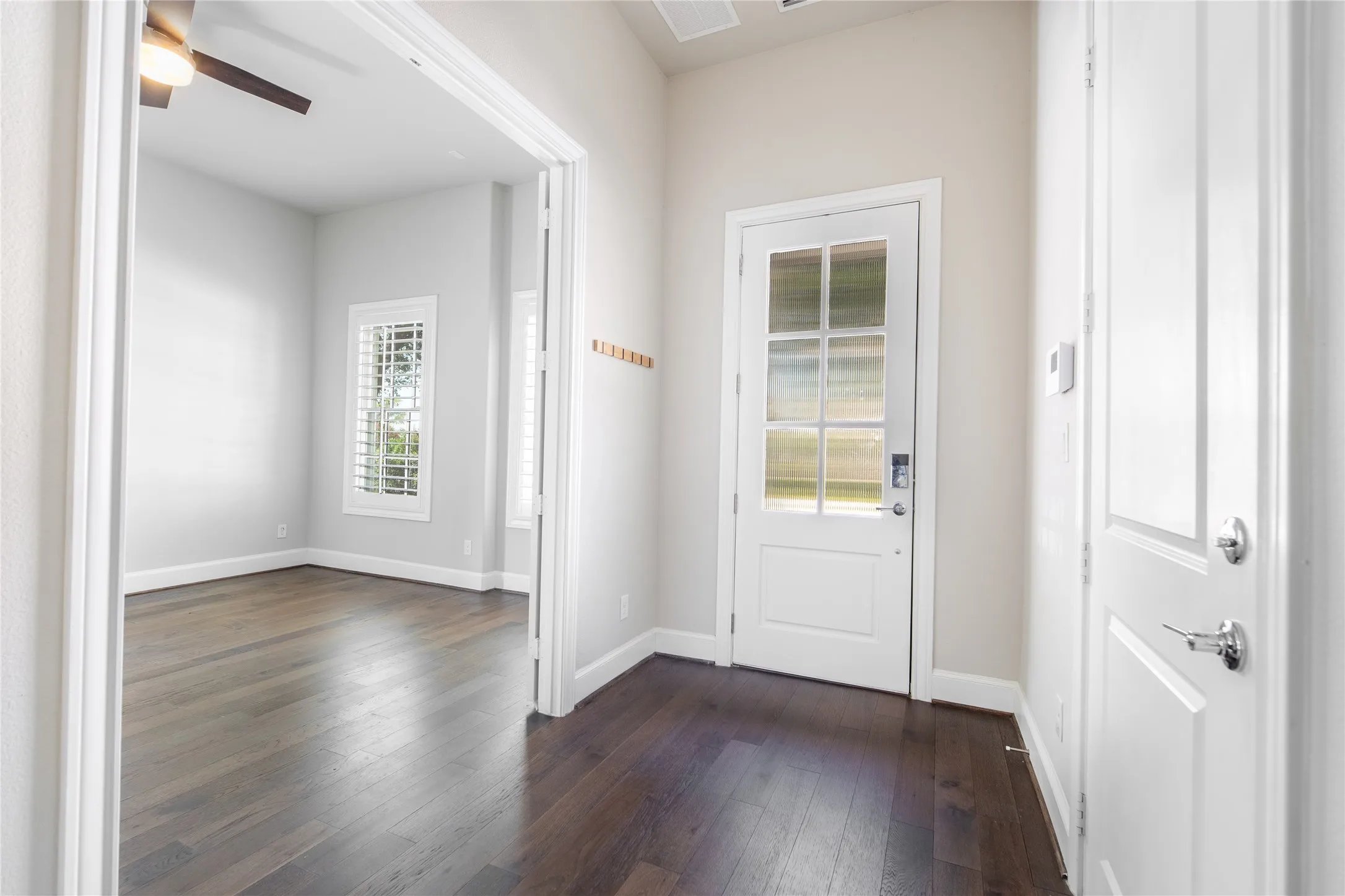 Townhouse For Rent in Dallas County , 4116 Runyon Road, Addison, Texas 75001, 3 Bedroom, 4 Bathroom, 2 Garage spaces, 2,588 Sqft, built in 2018, mls#21386237, Real Estate Agent in Addison, Homes For Rent in Dallas county, Homes For Rent in Addison, Realtor in Addison Texas, Real Estate Brokerage Independent Realty Texas, Luminita Cordes Realtor