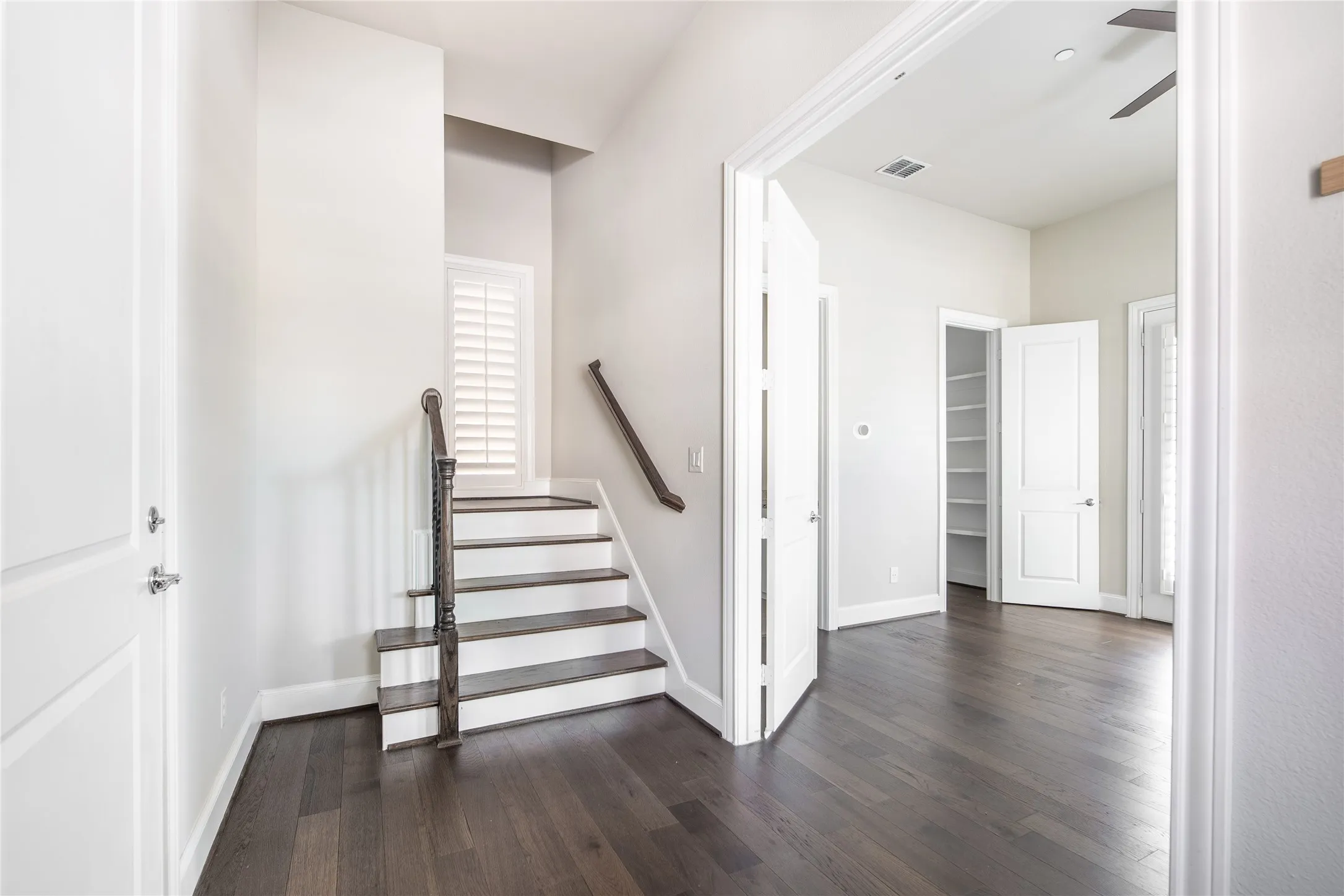 Townhouse For Rent in Dallas County , 4116 Runyon Road, Addison, Texas 75001, 3 Bedroom, 4 Bathroom, 2 Garage spaces, 2,588 Sqft, built in 2018, mls#21386237, Real Estate Agent in Addison, Homes For Rent in Dallas county, Homes For Rent in Addison, Realtor in Addison Texas, Real Estate Brokerage Independent Realty Texas, Luminita Cordes Realtor