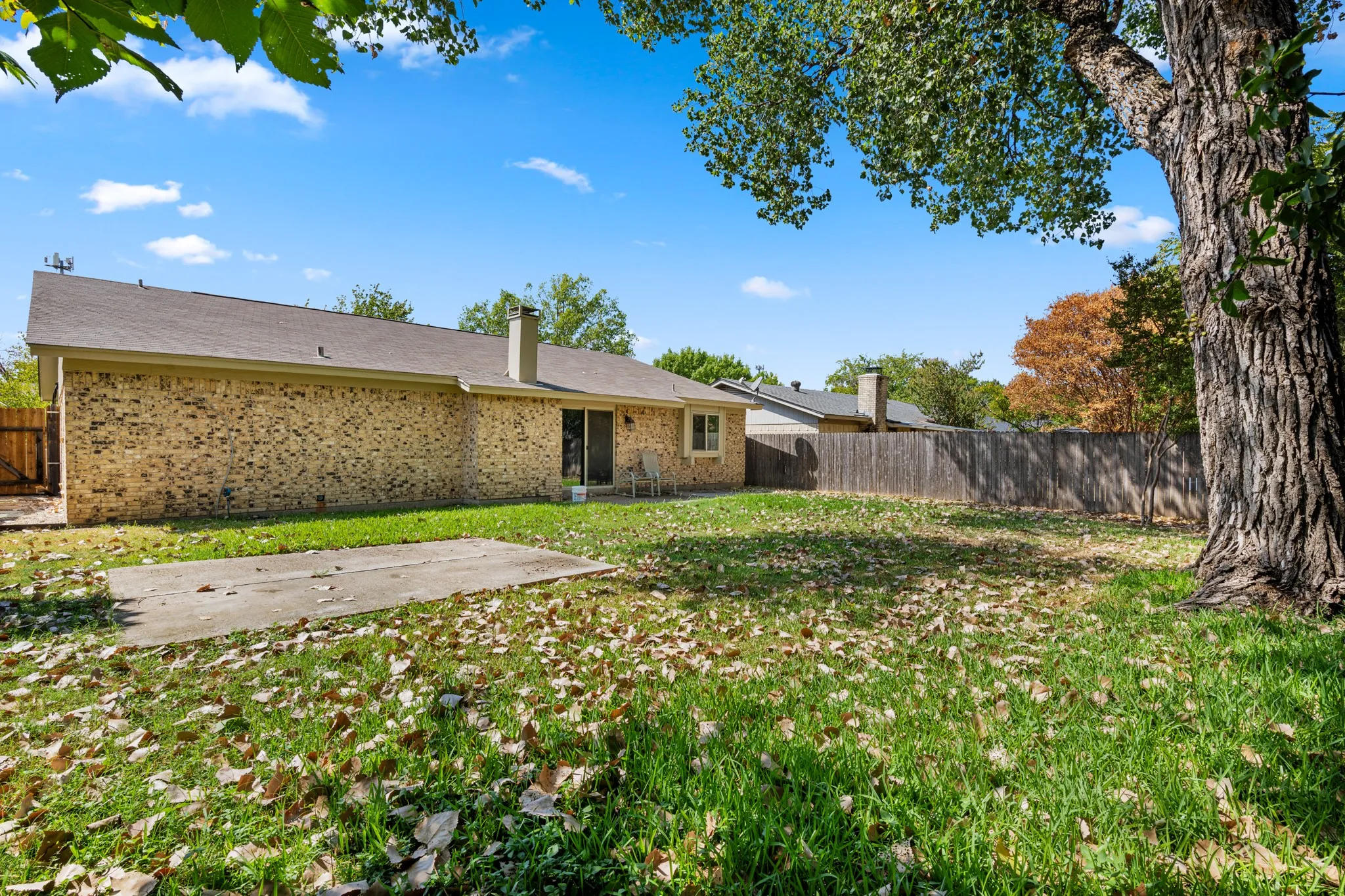 Single Family Residence For Rent in Tarrant County , 2507 Mardell Drive, Arlington, Texas 76016, 3 Bedroom, 2 Bathroom, 2 Garage spaces, 1,692 Sqft, built in 1975, mls#21386043, Real Estate Agent in Arlington, Homes For Rent in Tarrant county, Homes For Rent in Arlington, Realtor in Arlington Texas, Real Estate Brokerage Independent Realty Texas, Luminita Cordes Realtor