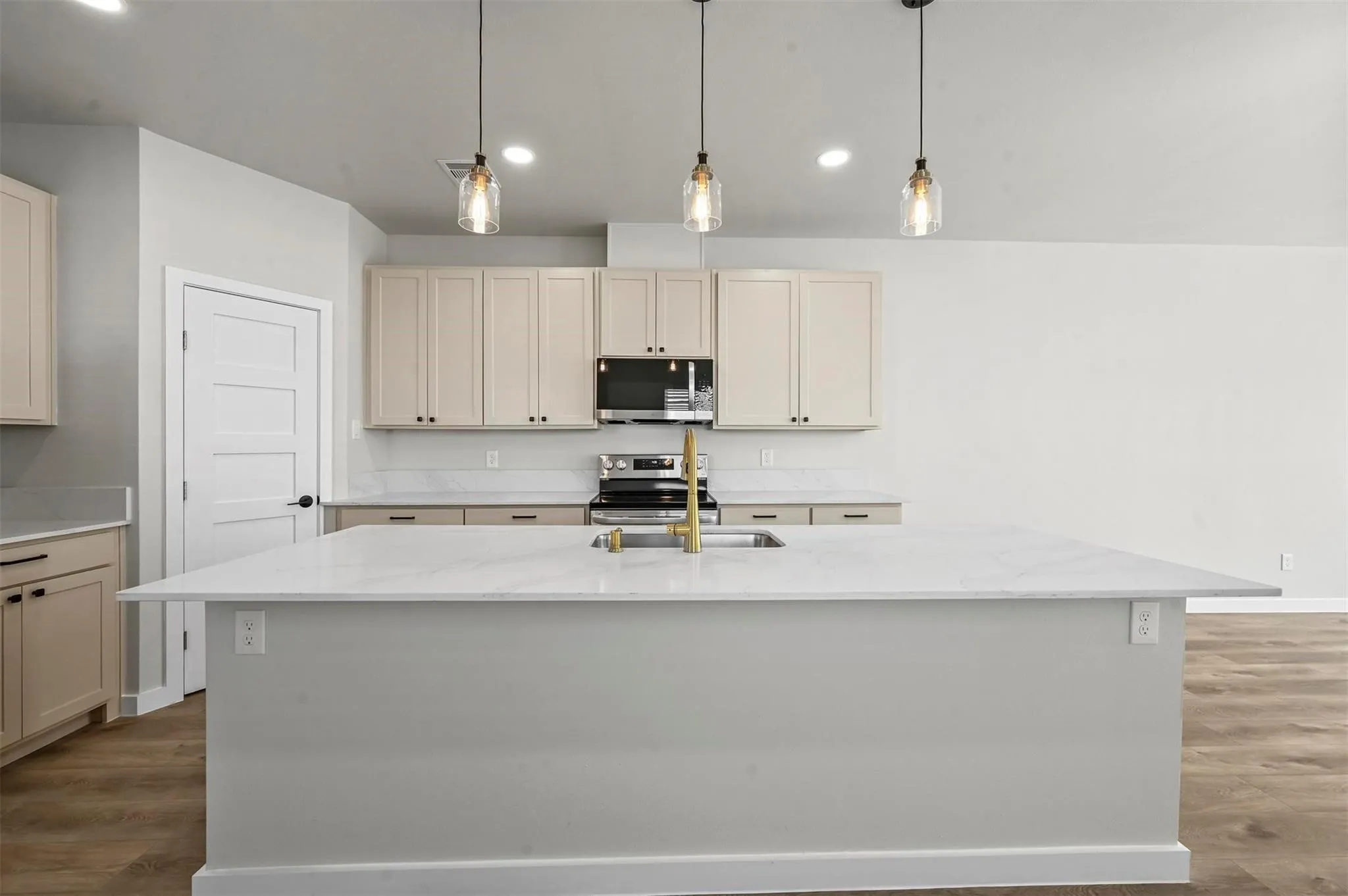 Duplex For Rent in Dallas County , 2409 Jeffries Street, Dallas, Texas 75215, 4 Bedroom, 3 Bathroom, 1 Garage spaces, 1,742 Sqft, built in 2024, mls#21386239, Real Estate Agent in Dallas, Homes For Rent in Dallas county, Homes For Rent in Dallas, Realtor in Dallas Texas, Real Estate Brokerage Independent Realty Texas, Luminita Cordes Realtor