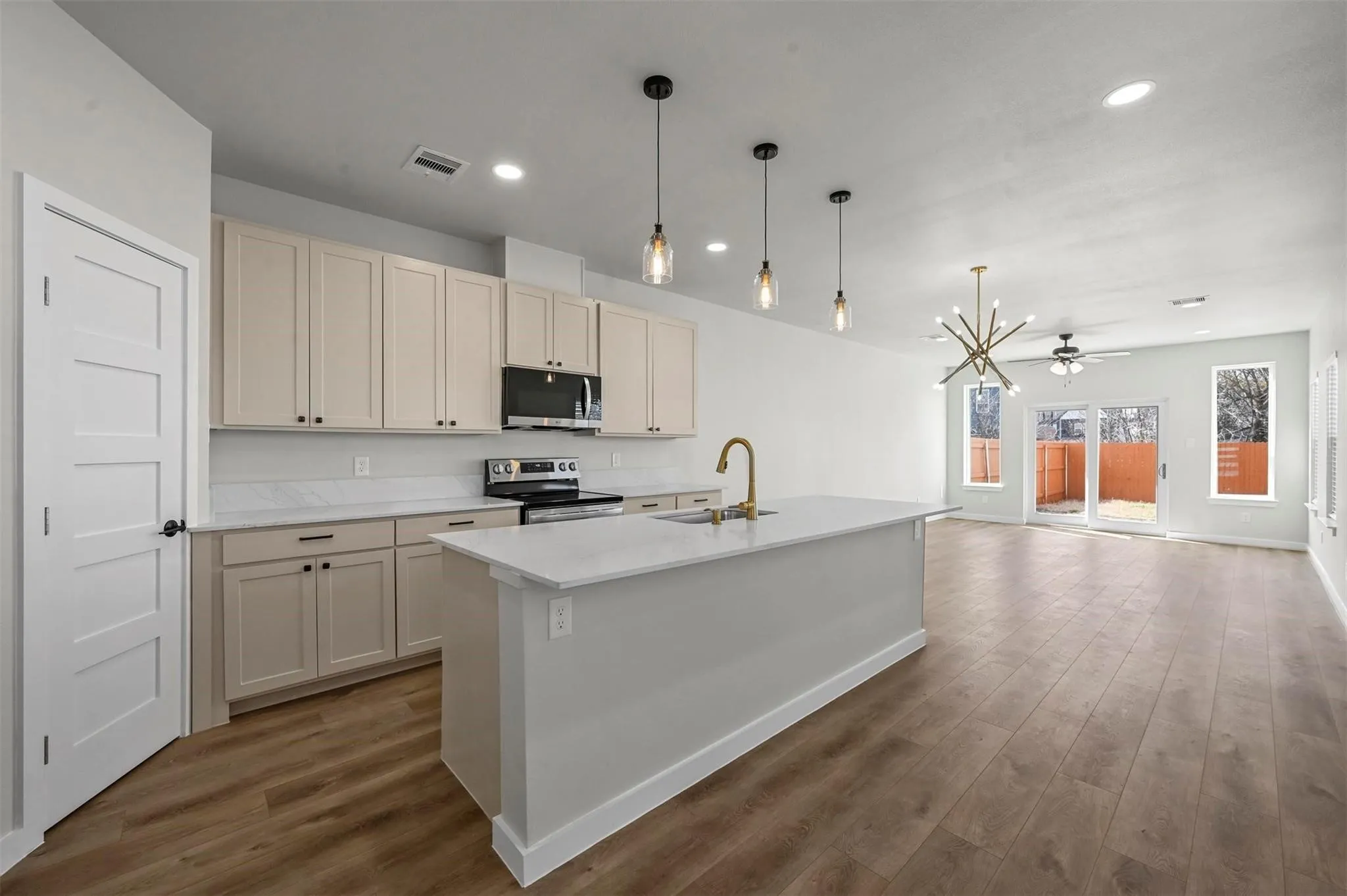 Duplex For Rent in Dallas County , 2409 Jeffries Street, Dallas, Texas 75215, 4 Bedroom, 3 Bathroom, 1 Garage spaces, 1,742 Sqft, built in 2024, mls#21386239, Real Estate Agent in Dallas, Homes For Rent in Dallas county, Homes For Rent in Dallas, Realtor in Dallas Texas, Real Estate Brokerage Independent Realty Texas, Luminita Cordes Realtor