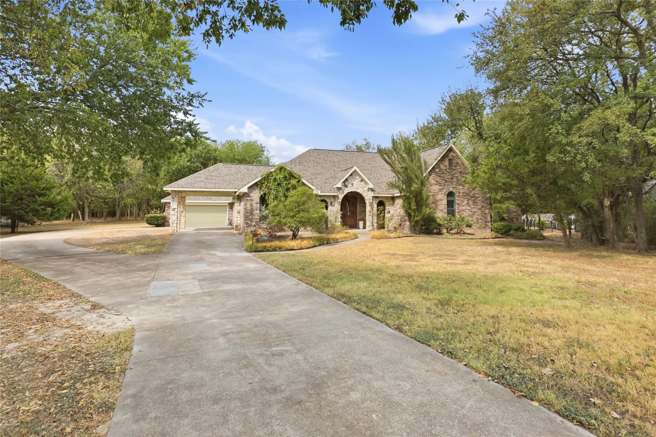 Single Family Residence For Sale in Collin County , 13989 Windham Drive, Van Alstyne, Texas 75495, 4 Bedroom, 4 Bathroom, 2 Garage spaces, 3,733 Sqft, built in 2004, mls#21385236, Real Estate Agent in Van Alstyne, Homes For Sale in Collin county, Homes For Sale in Van Alstyne, Realtor in Van Alstyne Texas, Real Estate Brokerage Independent Realty Texas, Luminita Cordes Realtor