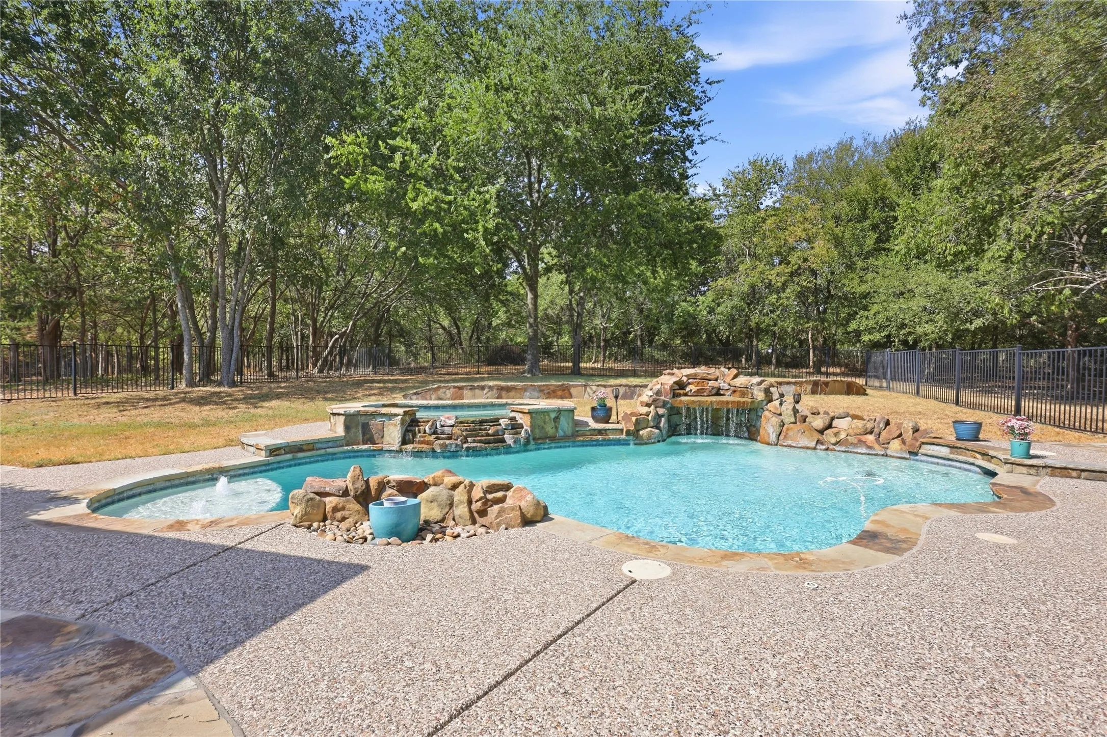 Single Family Residence For Sale in Collin County , 13989 Windham Drive, Van Alstyne, Texas 75495, 4 Bedroom, 4 Bathroom, 2 Garage spaces, 3,733 Sqft, built in 2004, mls#21385236, Real Estate Agent in Van Alstyne, Homes For Sale in Collin county, Homes For Sale in Van Alstyne, Realtor in Van Alstyne Texas, Real Estate Brokerage Independent Realty Texas, Luminita Cordes Realtor