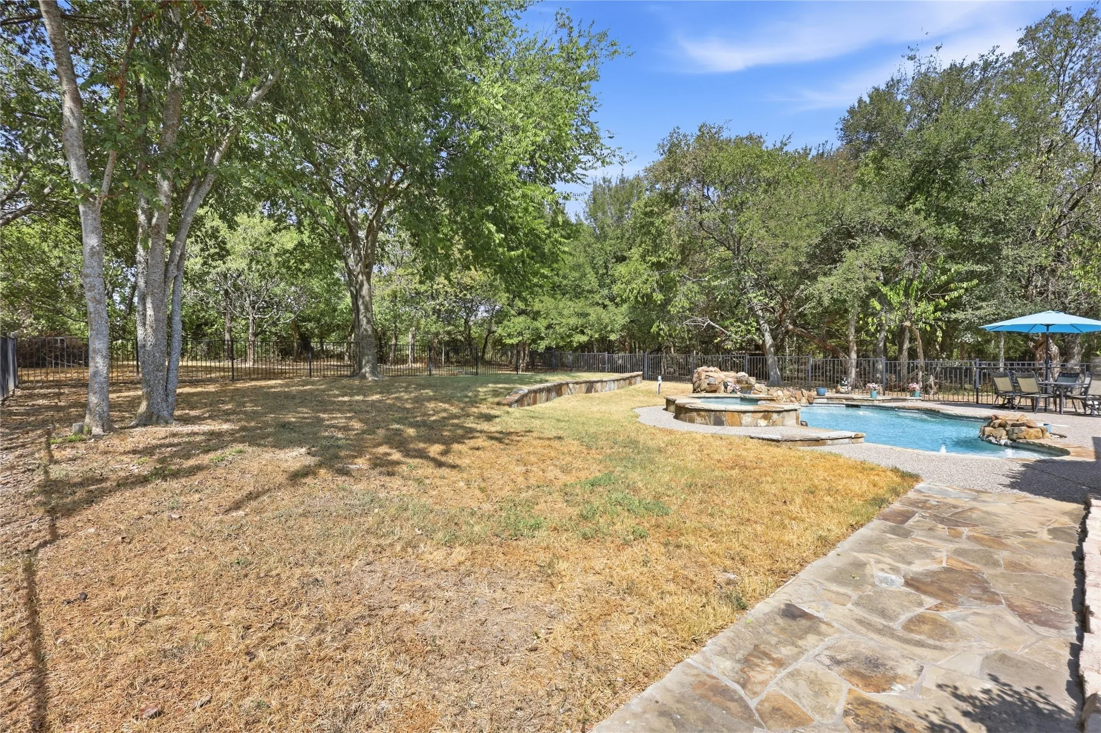 Single Family Residence For Sale in Collin County , 13989 Windham Drive, Van Alstyne, Texas 75495, 4 Bedroom, 4 Bathroom, 2 Garage spaces, 3,733 Sqft, built in 2004, mls#21385236, Real Estate Agent in Van Alstyne, Homes For Sale in Collin county, Homes For Sale in Van Alstyne, Realtor in Van Alstyne Texas, Real Estate Brokerage Independent Realty Texas, Luminita Cordes Realtor