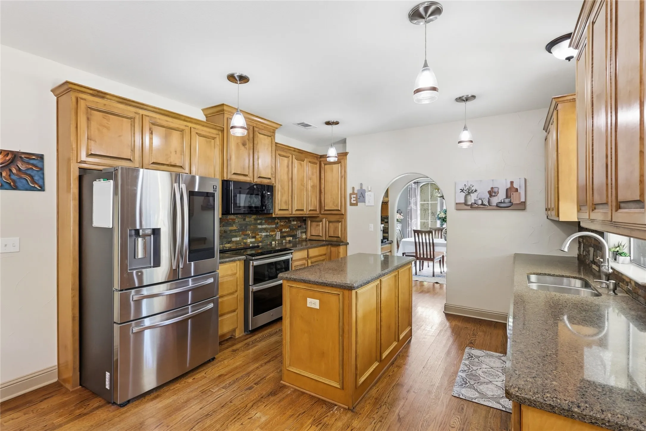 Single Family Residence For Sale in Collin County , 13989 Windham Drive, Van Alstyne, Texas 75495, 4 Bedroom, 4 Bathroom, 2 Garage spaces, 3,733 Sqft, built in 2004, mls#21385236, Real Estate Agent in Van Alstyne, Homes For Sale in Collin county, Homes For Sale in Van Alstyne, Realtor in Van Alstyne Texas, Real Estate Brokerage Independent Realty Texas, Luminita Cordes Realtor