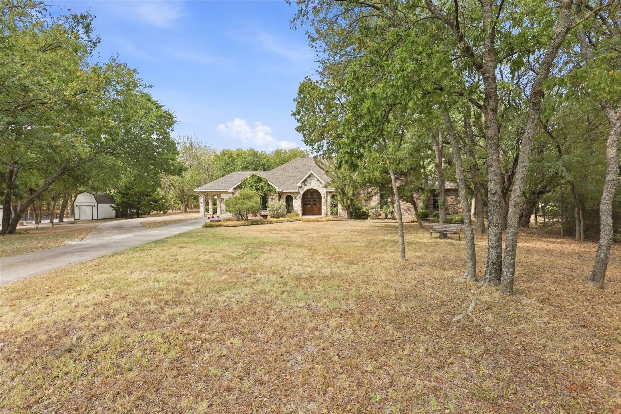 Single Family Residence For Sale in Collin County , 13989 Windham Drive, Van Alstyne, Texas 75495, 4 Bedroom, 4 Bathroom, 2 Garage spaces, 3,733 Sqft, built in 2004, mls#21385236, Real Estate Agent in Van Alstyne, Homes For Sale in Collin county, Homes For Sale in Van Alstyne, Realtor in Van Alstyne Texas, Real Estate Brokerage Independent Realty Texas, Luminita Cordes Realtor