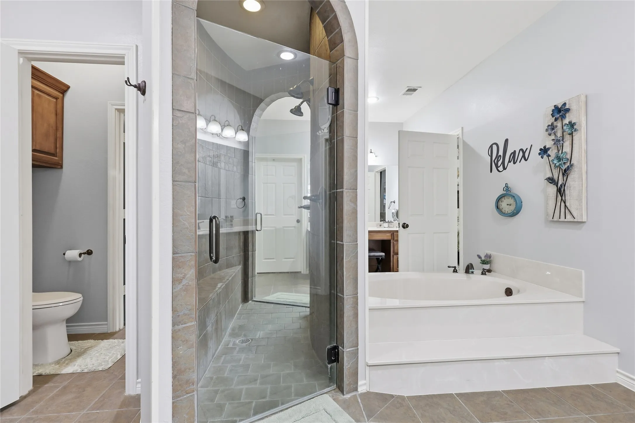 Single Family Residence For Sale in Collin County , 13989 Windham Drive, Van Alstyne, Texas 75495, 4 Bedroom, 4 Bathroom, 2 Garage spaces, 3,733 Sqft, built in 2004, mls#21385236, Real Estate Agent in Van Alstyne, Homes For Sale in Collin county, Homes For Sale in Van Alstyne, Realtor in Van Alstyne Texas, Real Estate Brokerage Independent Realty Texas, Luminita Cordes Realtor