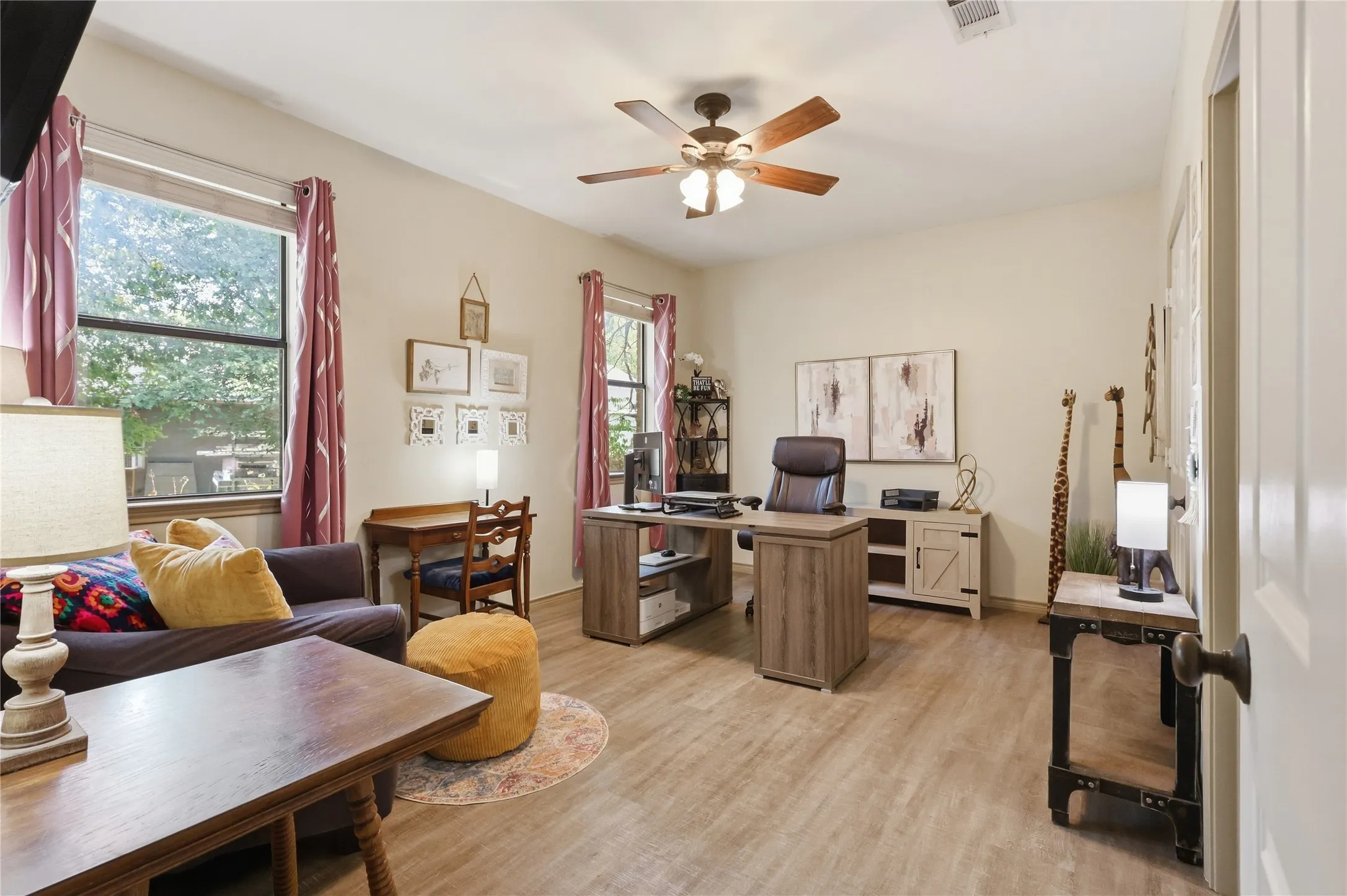 Single Family Residence For Sale in Collin County , 13989 Windham Drive, Van Alstyne, Texas 75495, 4 Bedroom, 4 Bathroom, 2 Garage spaces, 3,733 Sqft, built in 2004, mls#21385236, Real Estate Agent in Van Alstyne, Homes For Sale in Collin county, Homes For Sale in Van Alstyne, Realtor in Van Alstyne Texas, Real Estate Brokerage Independent Realty Texas, Luminita Cordes Realtor