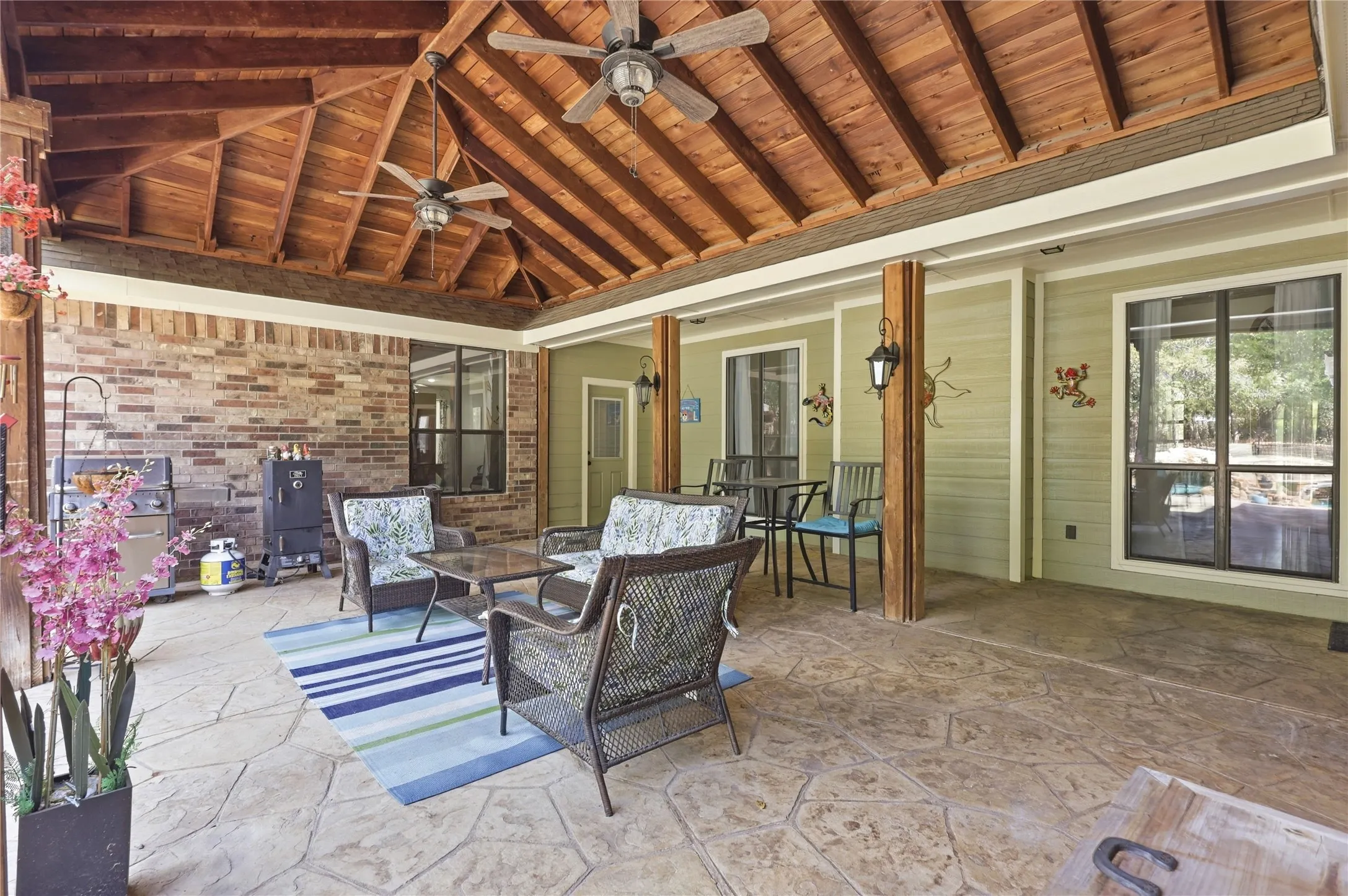 Single Family Residence For Sale in Collin County , 13989 Windham Drive, Van Alstyne, Texas 75495, 4 Bedroom, 4 Bathroom, 2 Garage spaces, 3,733 Sqft, built in 2004, mls#21385236, Real Estate Agent in Van Alstyne, Homes For Sale in Collin county, Homes For Sale in Van Alstyne, Realtor in Van Alstyne Texas, Real Estate Brokerage Independent Realty Texas, Luminita Cordes Realtor