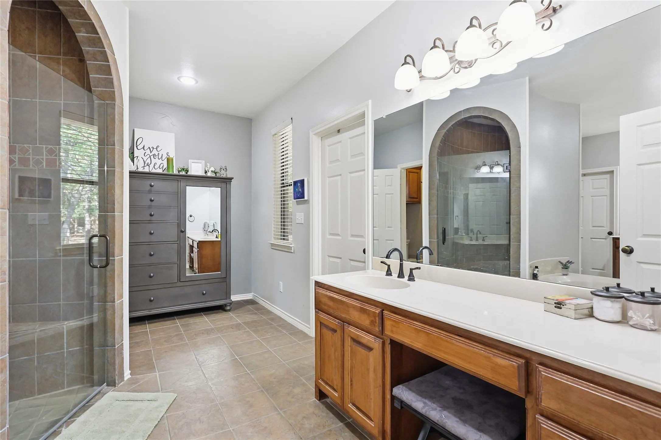 Single Family Residence For Sale in Collin County , 13989 Windham Drive, Van Alstyne, Texas 75495, 4 Bedroom, 4 Bathroom, 2 Garage spaces, 3,733 Sqft, built in 2004, mls#21385236, Real Estate Agent in Van Alstyne, Homes For Sale in Collin county, Homes For Sale in Van Alstyne, Realtor in Van Alstyne Texas, Real Estate Brokerage Independent Realty Texas, Luminita Cordes Realtor