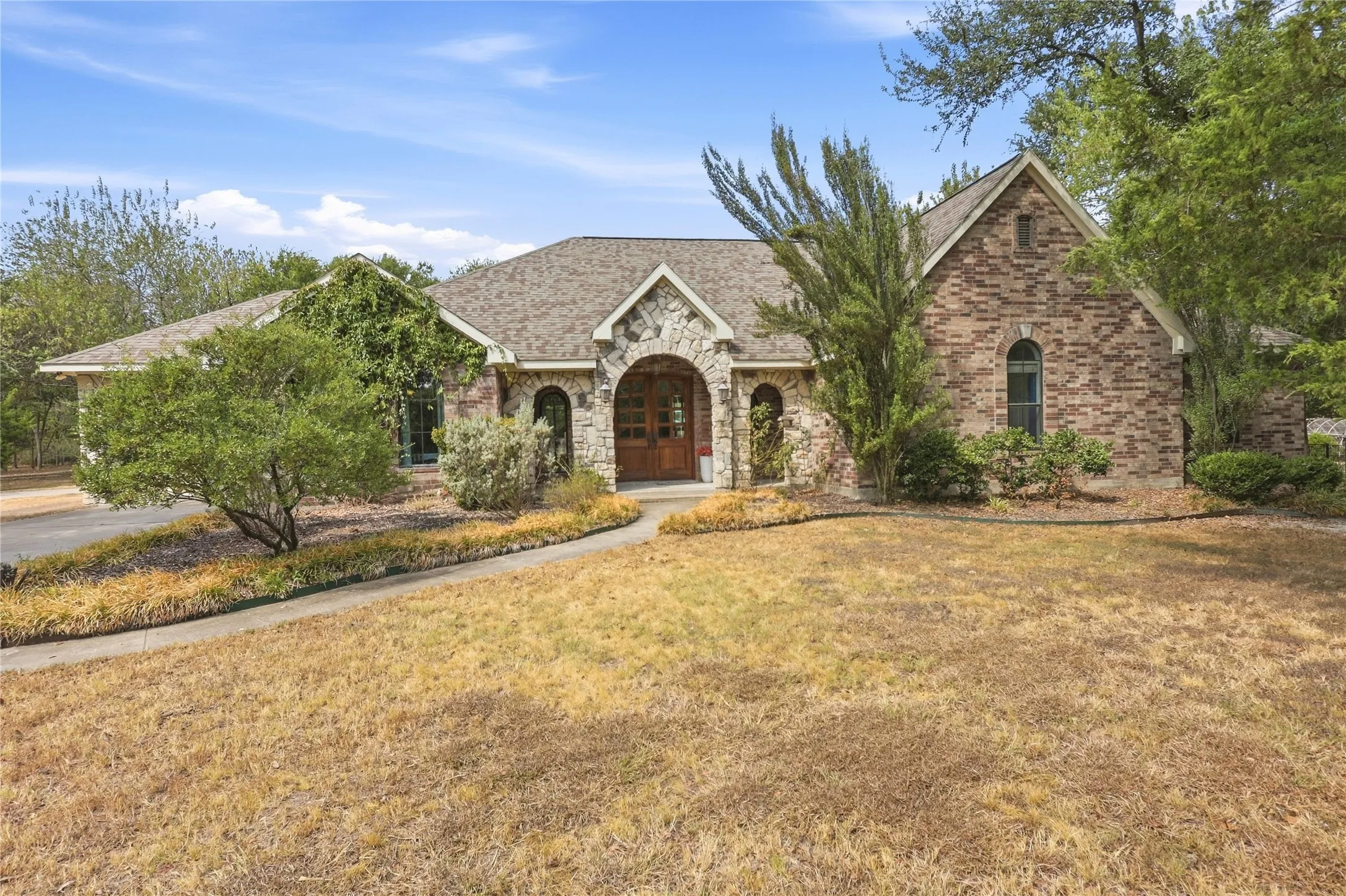 Single Family Residence For Sale in Collin County , 13989 Windham Drive, Van Alstyne, Texas 75495, 4 Bedroom, 4 Bathroom, 2 Garage spaces, 3,733 Sqft, built in 2004, mls#21385236, Real Estate Agent in Van Alstyne, Homes For Sale in Collin county, Homes For Sale in Van Alstyne, Realtor in Van Alstyne Texas, Real Estate Brokerage Independent Realty Texas, Luminita Cordes Realtor