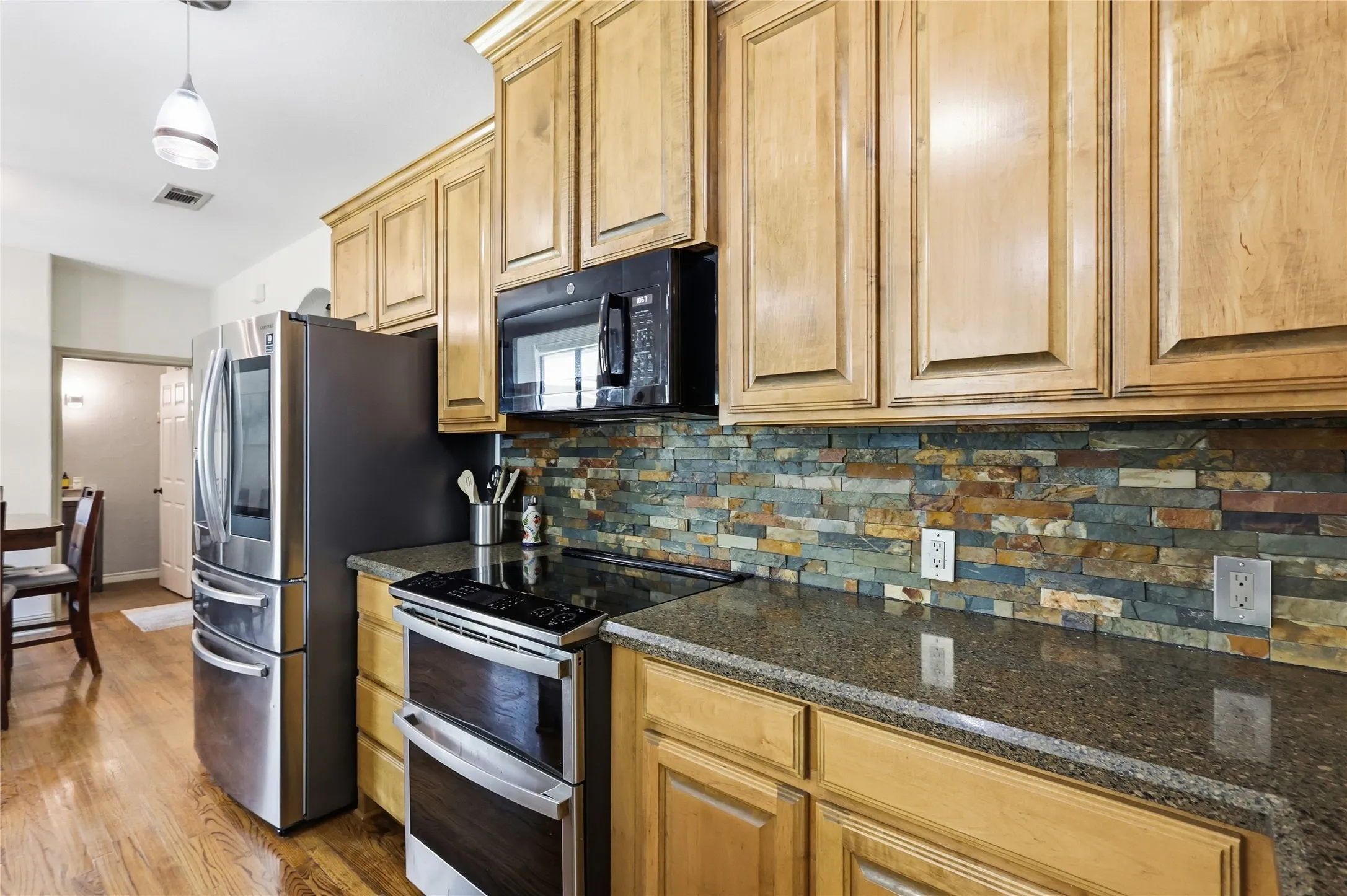 Single Family Residence For Sale in Collin County , 13989 Windham Drive, Van Alstyne, Texas 75495, 4 Bedroom, 4 Bathroom, 2 Garage spaces, 3,733 Sqft, built in 2004, mls#21385236, Real Estate Agent in Van Alstyne, Homes For Sale in Collin county, Homes For Sale in Van Alstyne, Realtor in Van Alstyne Texas, Real Estate Brokerage Independent Realty Texas, Luminita Cordes Realtor