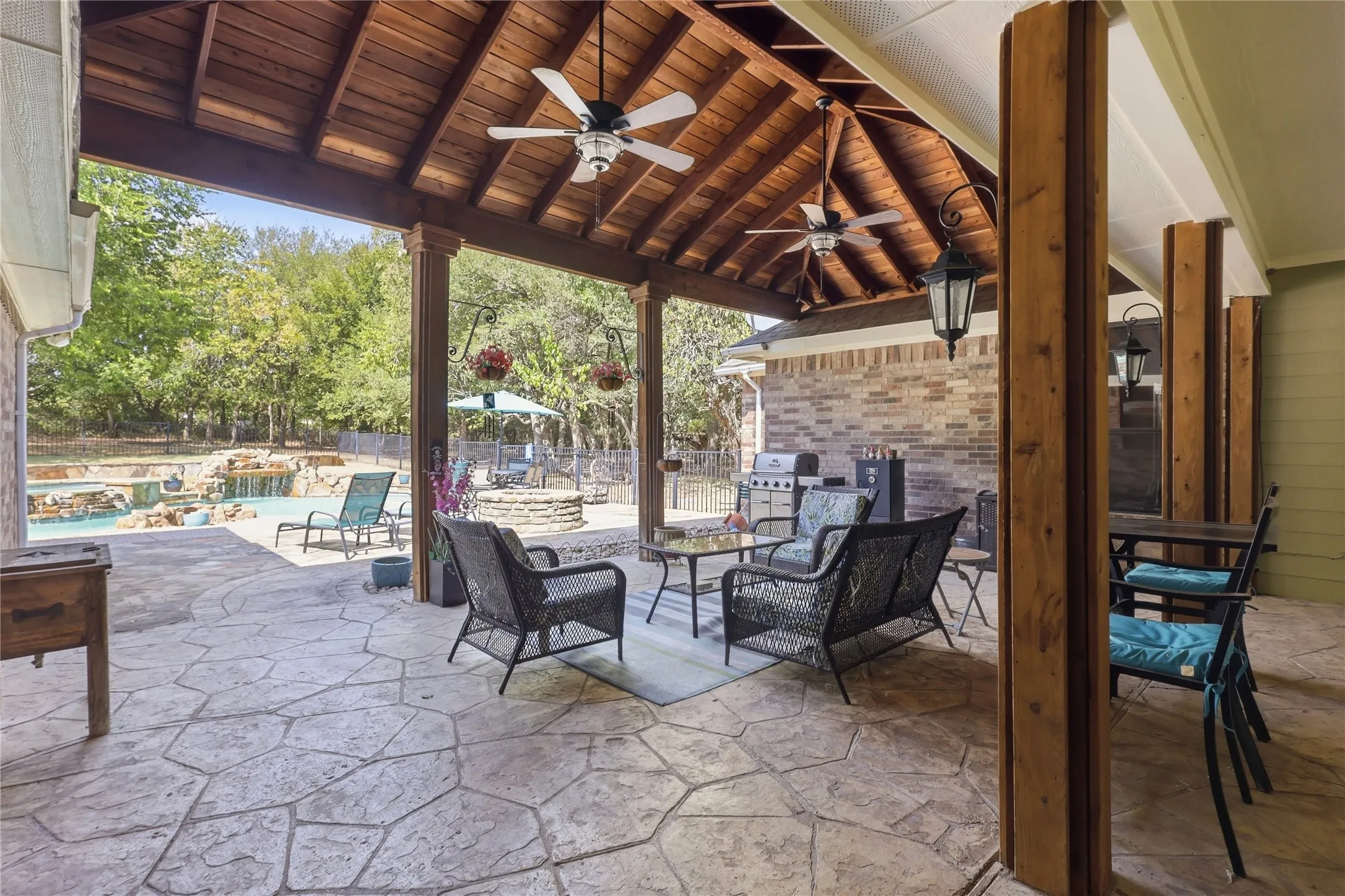 Single Family Residence For Sale in Collin County , 13989 Windham Drive, Van Alstyne, Texas 75495, 4 Bedroom, 4 Bathroom, 2 Garage spaces, 3,733 Sqft, built in 2004, mls#21385236, Real Estate Agent in Van Alstyne, Homes For Sale in Collin county, Homes For Sale in Van Alstyne, Realtor in Van Alstyne Texas, Real Estate Brokerage Independent Realty Texas, Luminita Cordes Realtor
