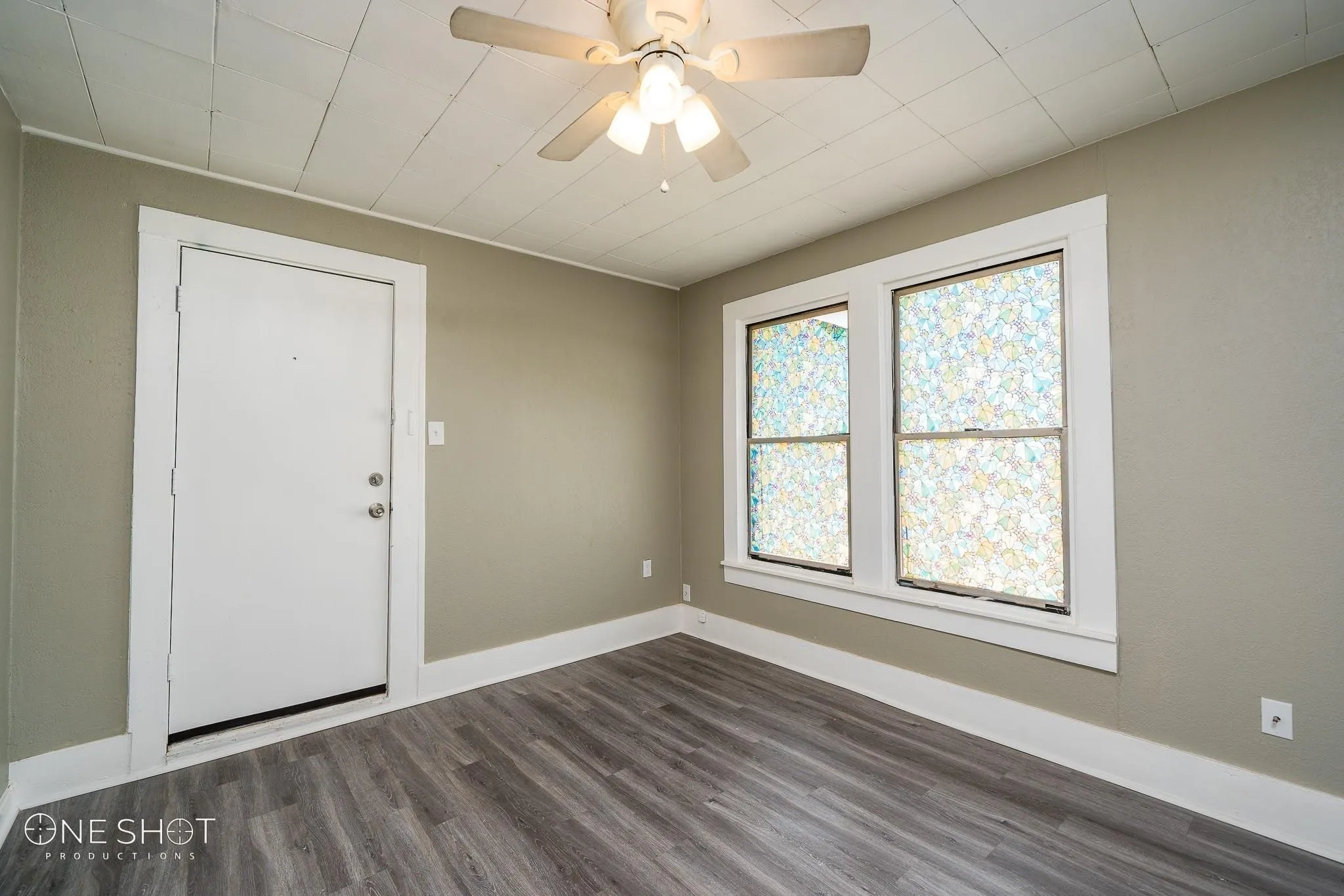 Empty room with dark hardwood / wood-style floors and ceiling fan