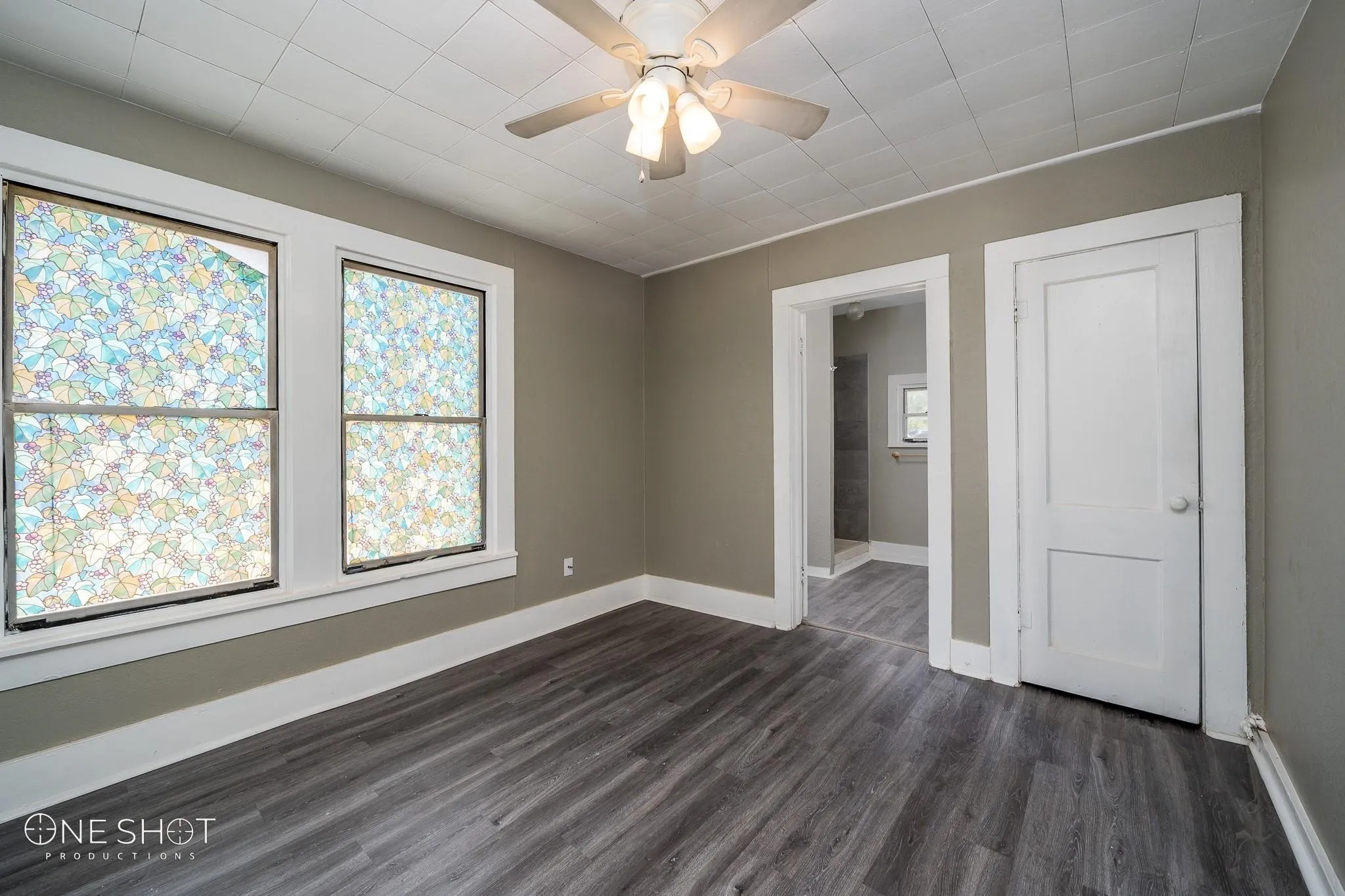 Unfurnished bedroom with ceiling fan and dark hardwood / wood-style floors