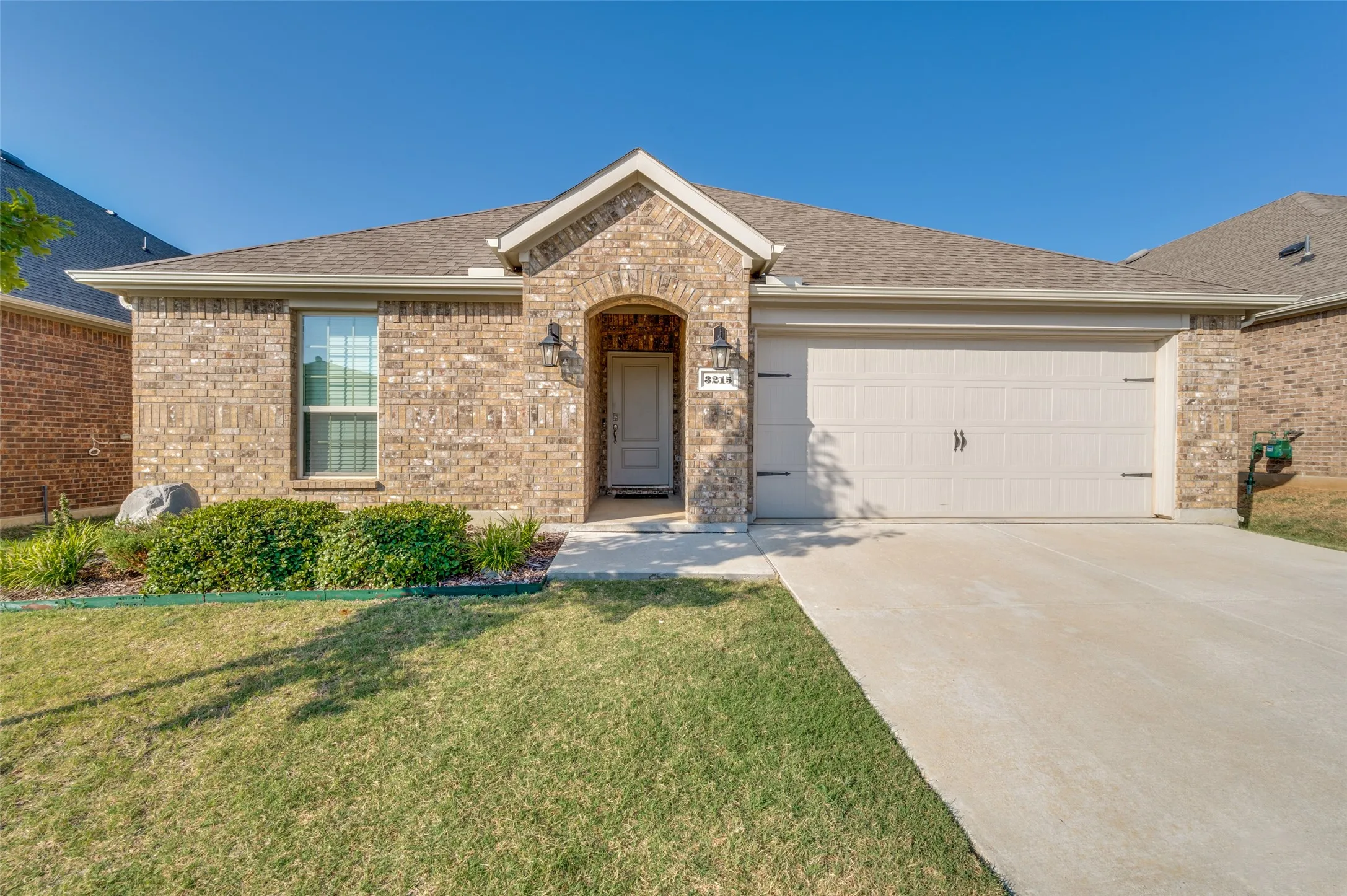 Single Family Residence For Sale in Denton County , 3215 Texas Trail, Aubrey, Texas 76227, 4 Bedroom, 2 Bathroom, 2 Garage spaces, 1,884 Sqft, built in 2022, mls#21385530, Real Estate Agent in Aubrey, Homes For Sale in Denton county, Homes For Sale in Aubrey, Realtor in Aubrey Texas, Real Estate Brokerage Independent Realty Texas, Luminita Cordes Realtor