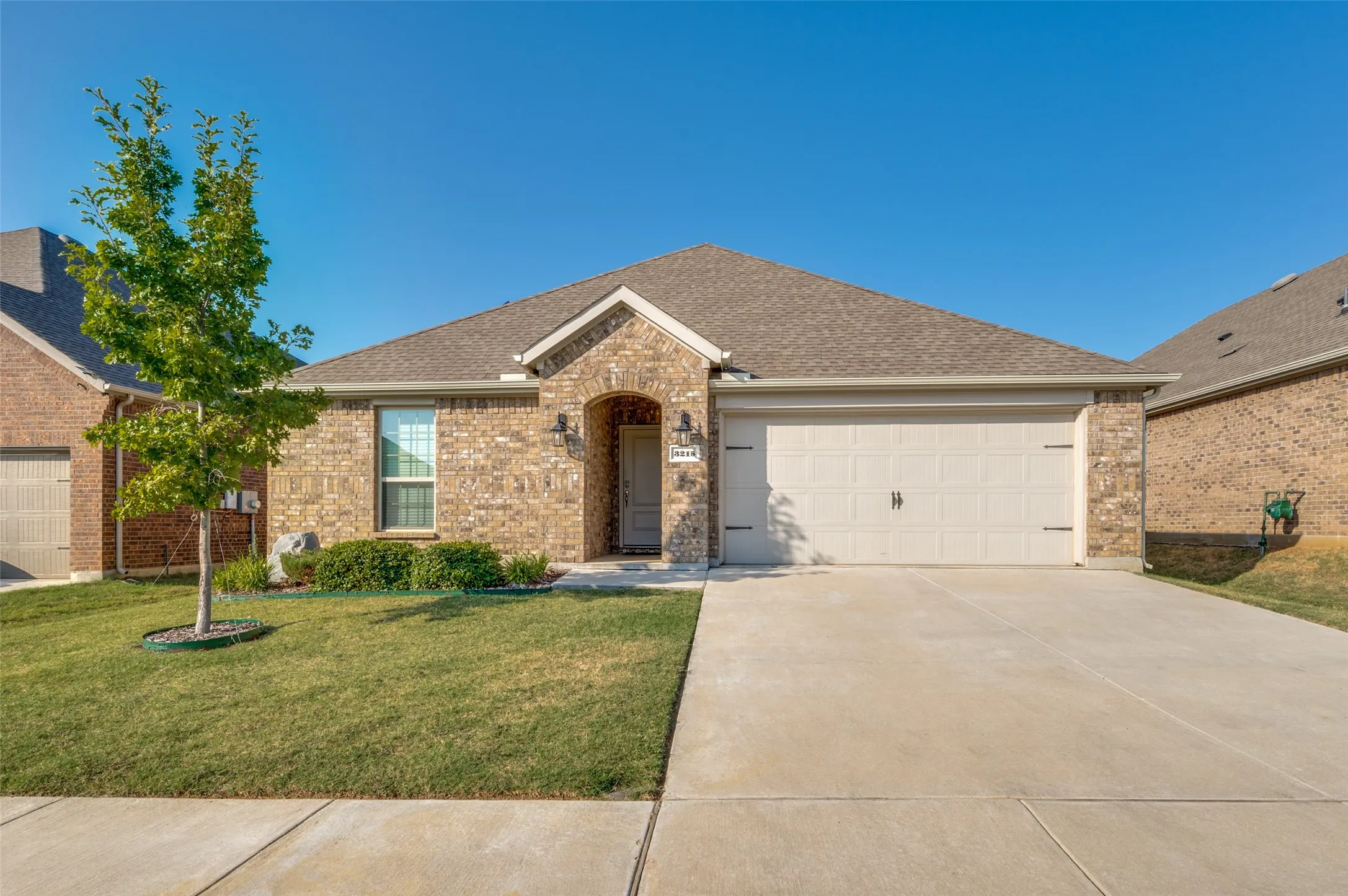 Single Family Residence For Sale in Denton County , 3215 Texas Trail, Aubrey, Texas 76227, 4 Bedroom, 2 Bathroom, 2 Garage spaces, 1,884 Sqft, built in 2022, mls#21385530, Real Estate Agent in Aubrey, Homes For Sale in Denton county, Homes For Sale in Aubrey, Realtor in Aubrey Texas, Real Estate Brokerage Independent Realty Texas, Luminita Cordes Realtor
