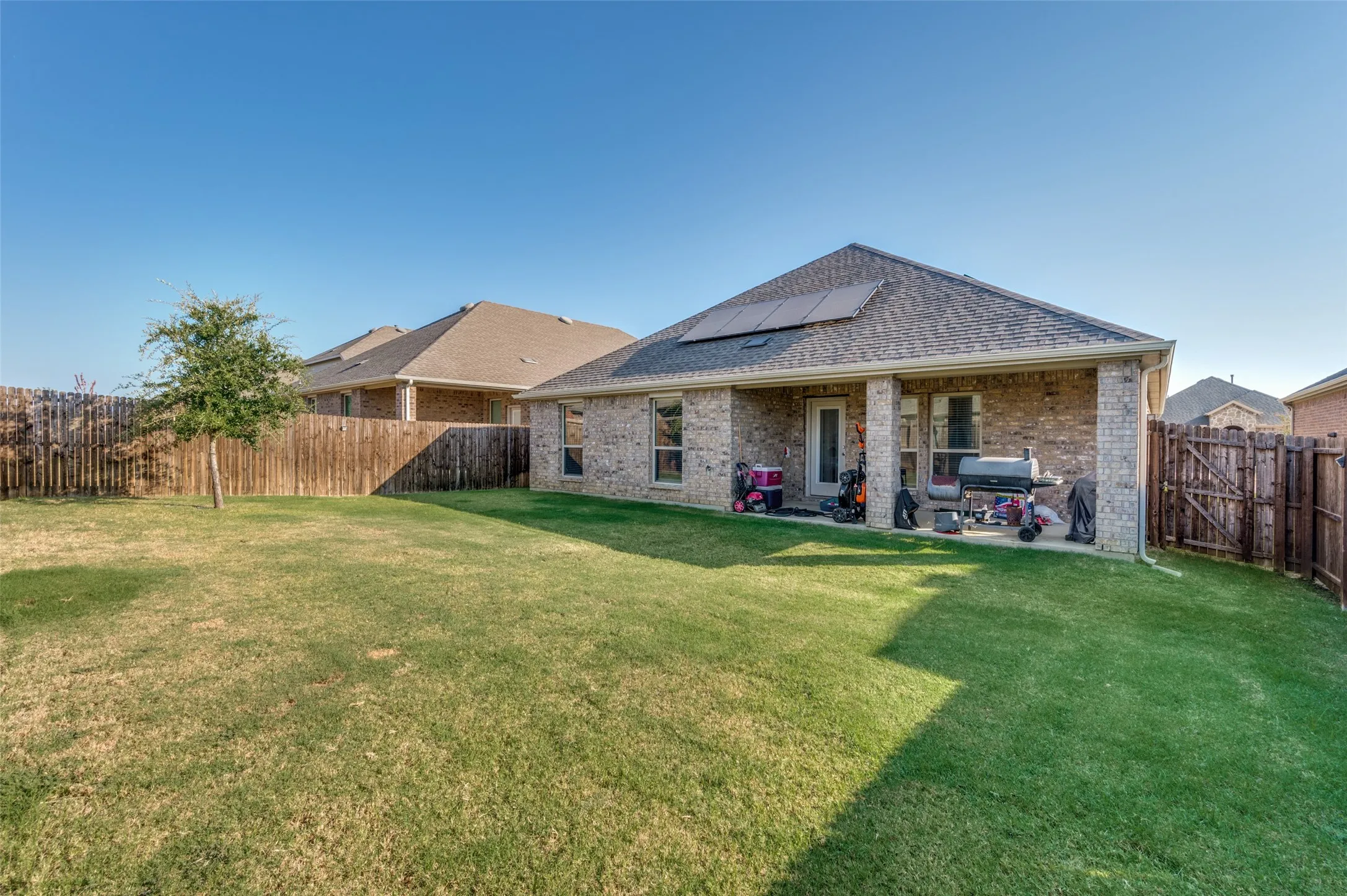 Single Family Residence For Sale in Denton County , 3215 Texas Trail, Aubrey, Texas 76227, 4 Bedroom, 2 Bathroom, 2 Garage spaces, 1,884 Sqft, built in 2022, mls#21385530, Real Estate Agent in Aubrey, Homes For Sale in Denton county, Homes For Sale in Aubrey, Realtor in Aubrey Texas, Real Estate Brokerage Independent Realty Texas, Luminita Cordes Realtor
