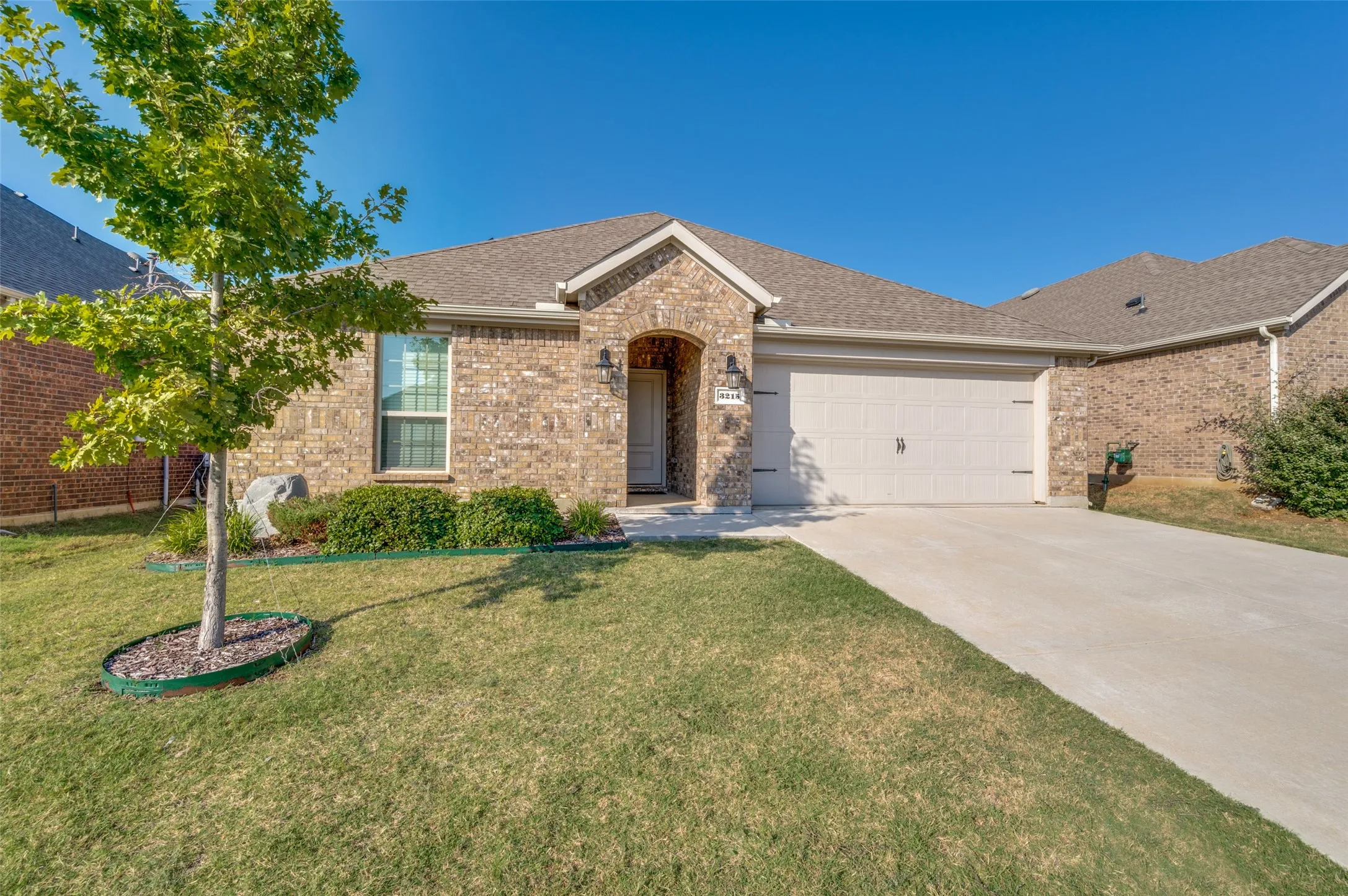 Single Family Residence For Sale in Denton County , 3215 Texas Trail, Aubrey, Texas 76227, 4 Bedroom, 2 Bathroom, 2 Garage spaces, 1,884 Sqft, built in 2022, mls#21385530, Real Estate Agent in Aubrey, Homes For Sale in Denton county, Homes For Sale in Aubrey, Realtor in Aubrey Texas, Real Estate Brokerage Independent Realty Texas, Luminita Cordes Realtor