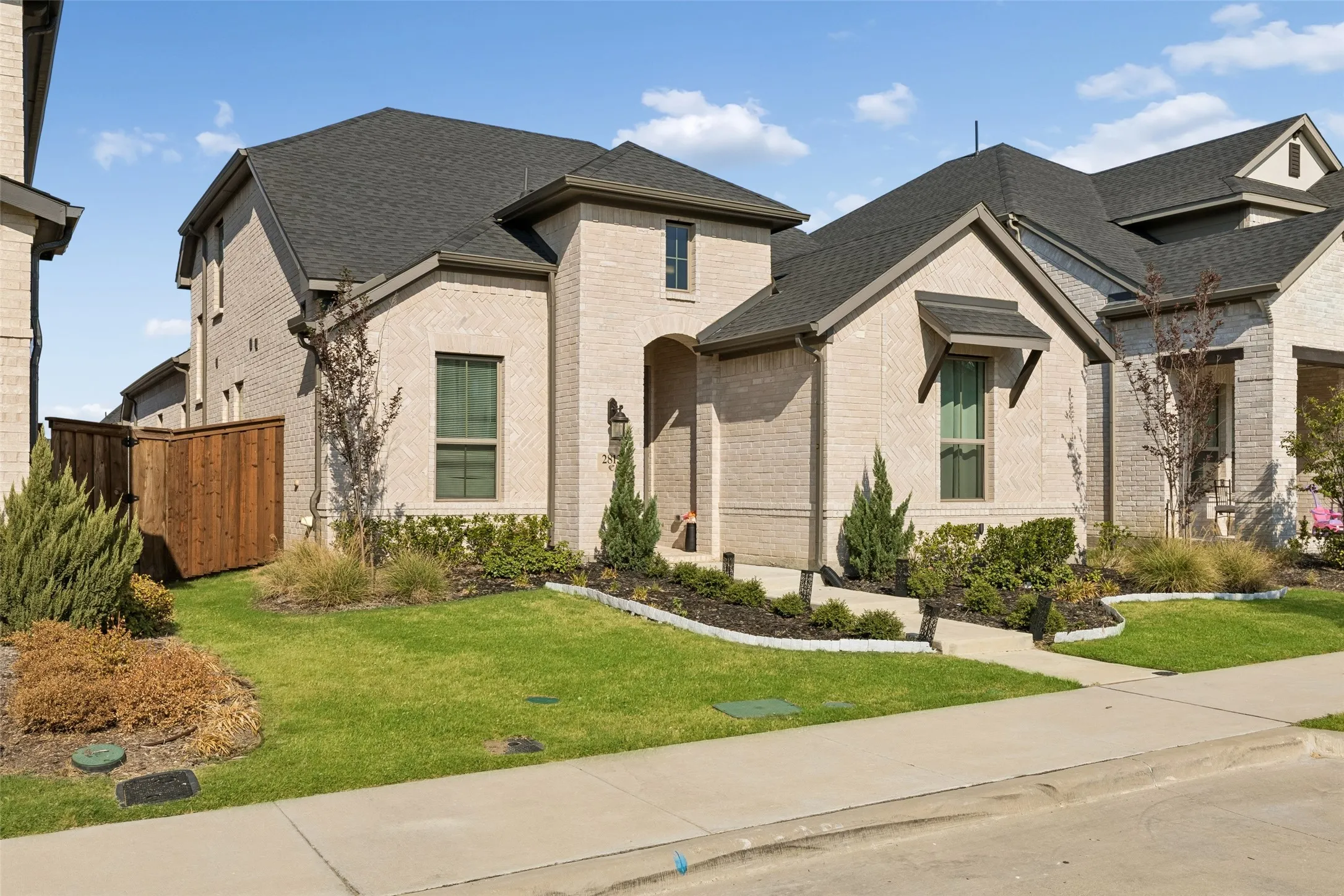Single Family Residence For Sale in Collin County , 2813 Epping Way, Celina, Texas 75009, 3 Bedroom, 3 Bathroom, 2 Garage spaces, 2,366 Sqft, built in 2024, mls#21371296, Real Estate Agent in Celina, Homes For Sale in Collin county, Homes For Sale in Celina, Realtor in Celina Texas, Real Estate Brokerage Independent Realty Texas, Luminita Cordes Realtor