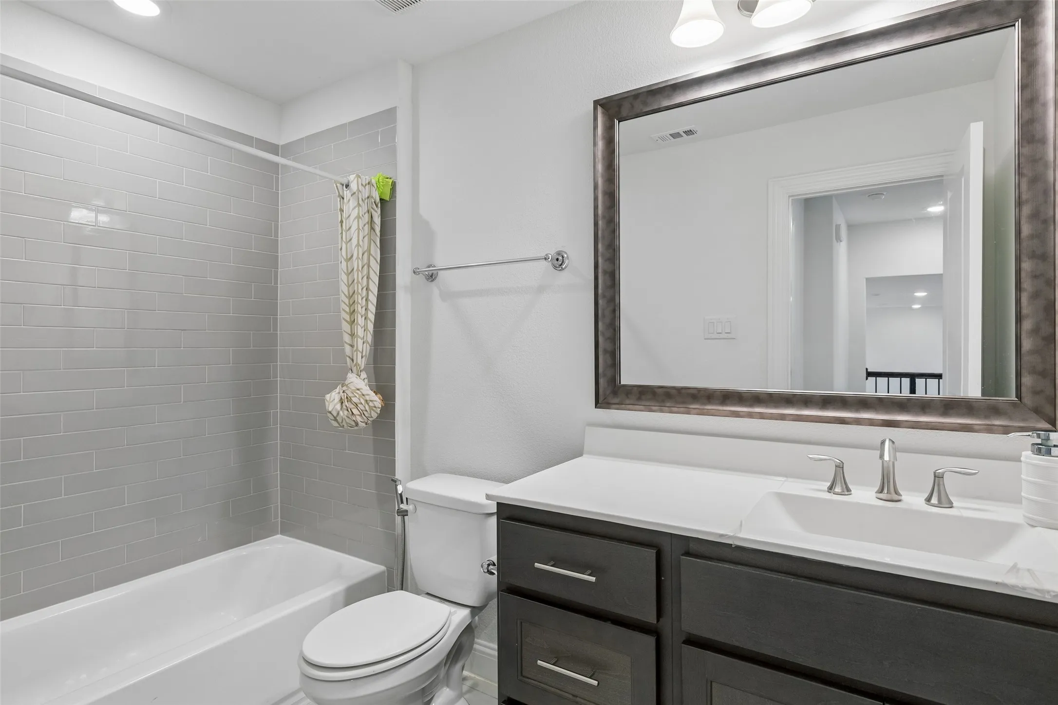 Single Family Residence For Sale in Collin County , 2813 Epping Way, Celina, Texas 75009, 3 Bedroom, 3 Bathroom, 2 Garage spaces, 2,366 Sqft, built in 2024, mls#21371296, Real Estate Agent in Celina, Homes For Sale in Collin county, Homes For Sale in Celina, Realtor in Celina Texas, Real Estate Brokerage Independent Realty Texas, Luminita Cordes Realtor