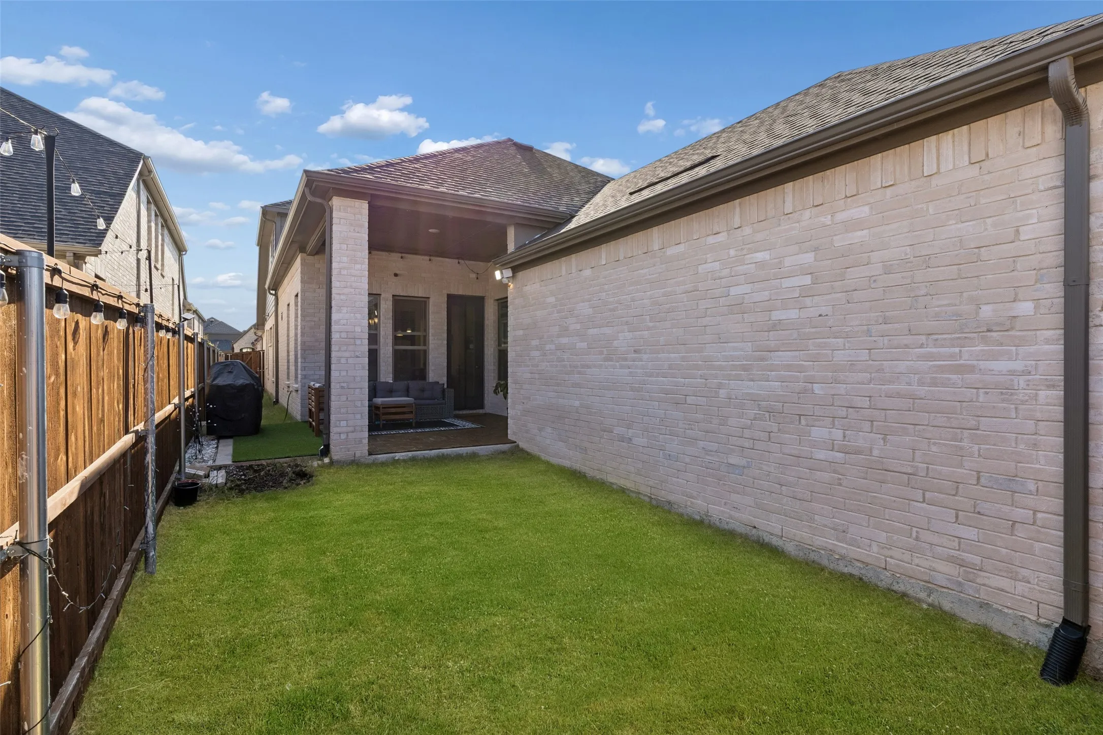 Single Family Residence For Sale in Collin County , 2813 Epping Way, Celina, Texas 75009, 3 Bedroom, 3 Bathroom, 2 Garage spaces, 2,366 Sqft, built in 2024, mls#21371296, Real Estate Agent in Celina, Homes For Sale in Collin county, Homes For Sale in Celina, Realtor in Celina Texas, Real Estate Brokerage Independent Realty Texas, Luminita Cordes Realtor