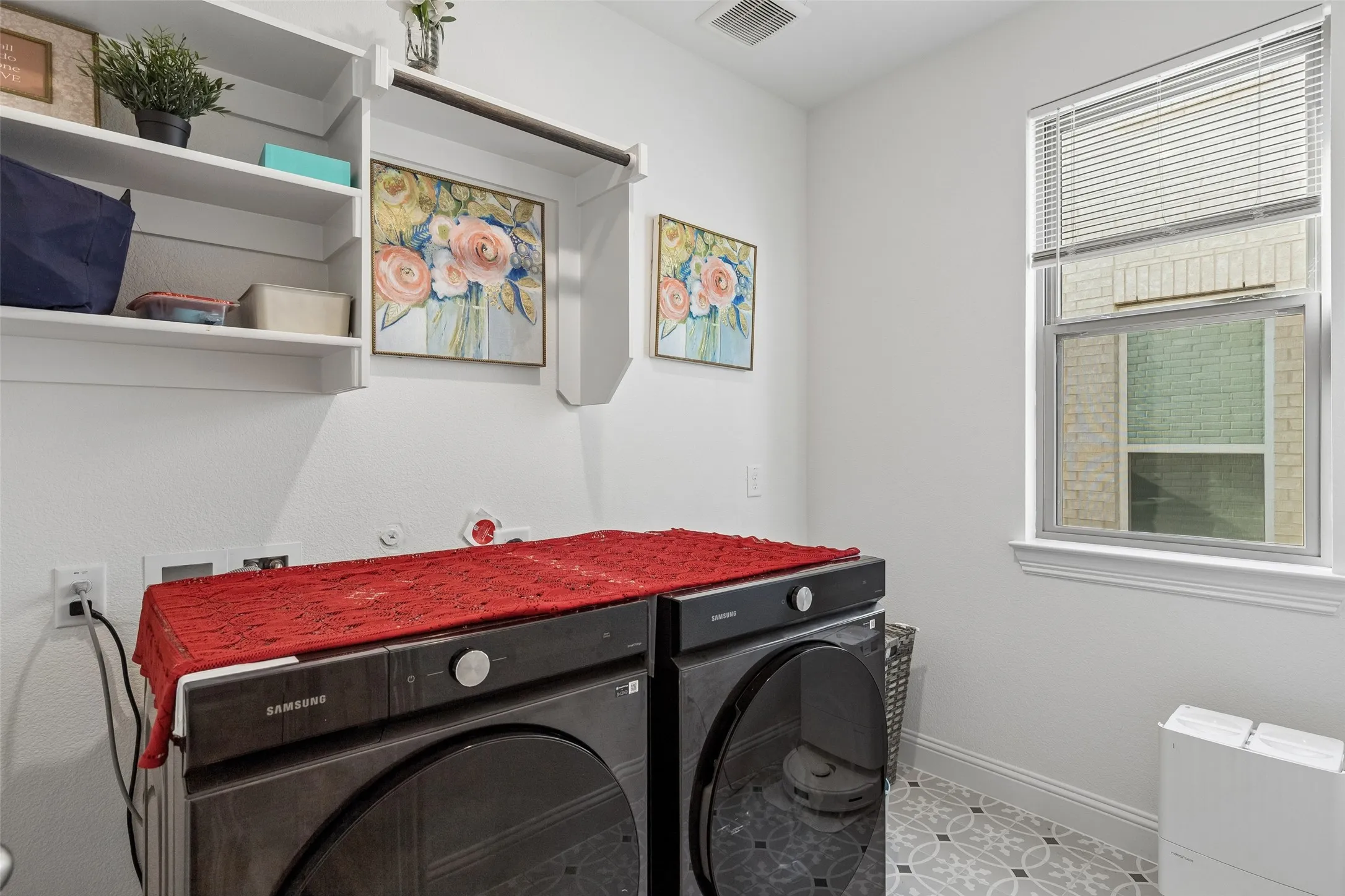Single Family Residence For Sale in Collin County , 2813 Epping Way, Celina, Texas 75009, 3 Bedroom, 3 Bathroom, 2 Garage spaces, 2,366 Sqft, built in 2024, mls#21371296, Real Estate Agent in Celina, Homes For Sale in Collin county, Homes For Sale in Celina, Realtor in Celina Texas, Real Estate Brokerage Independent Realty Texas, Luminita Cordes Realtor