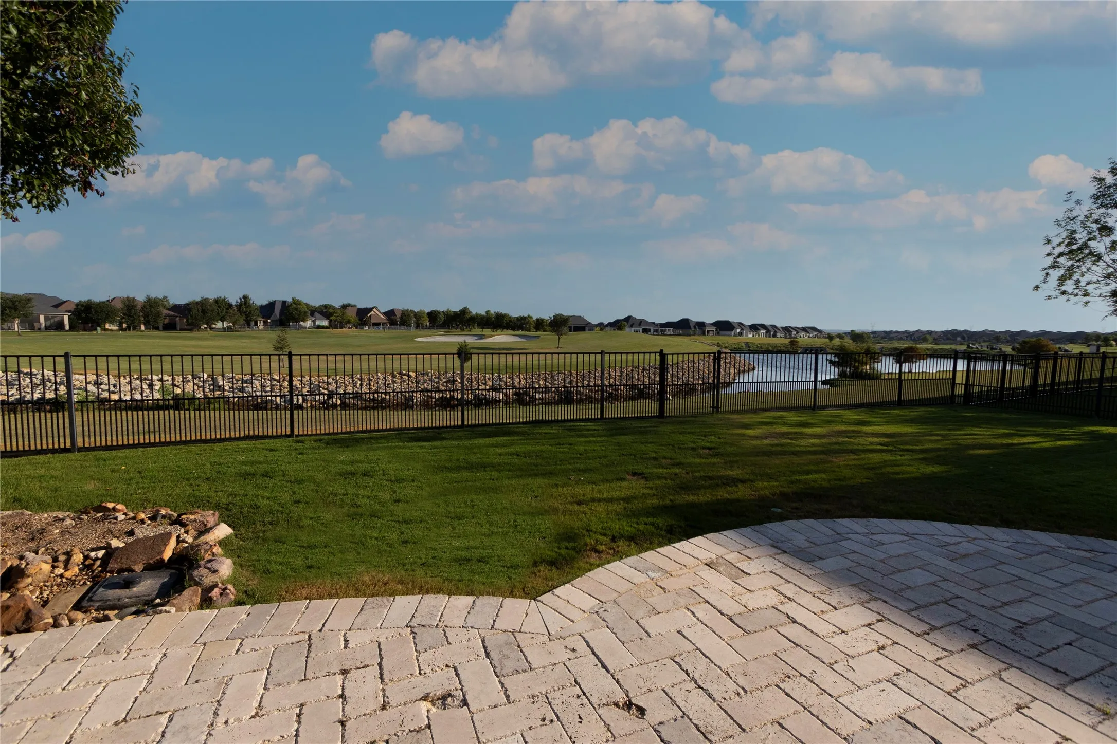 Single Family Residence For Sale in Denton County , 8908 Crestview, Denton, Texas 76207, 2 Bedroom, 3 Bathroom, 3 Garage spaces, 2,952 Sqft, built in 2011, mls#21343944, Real Estate Agent in Denton, Homes For Sale in Denton county, Homes For Sale in Denton, Realtor in Denton Texas, Real Estate Brokerage Independent Realty Texas, Luminita Cordes Realtor