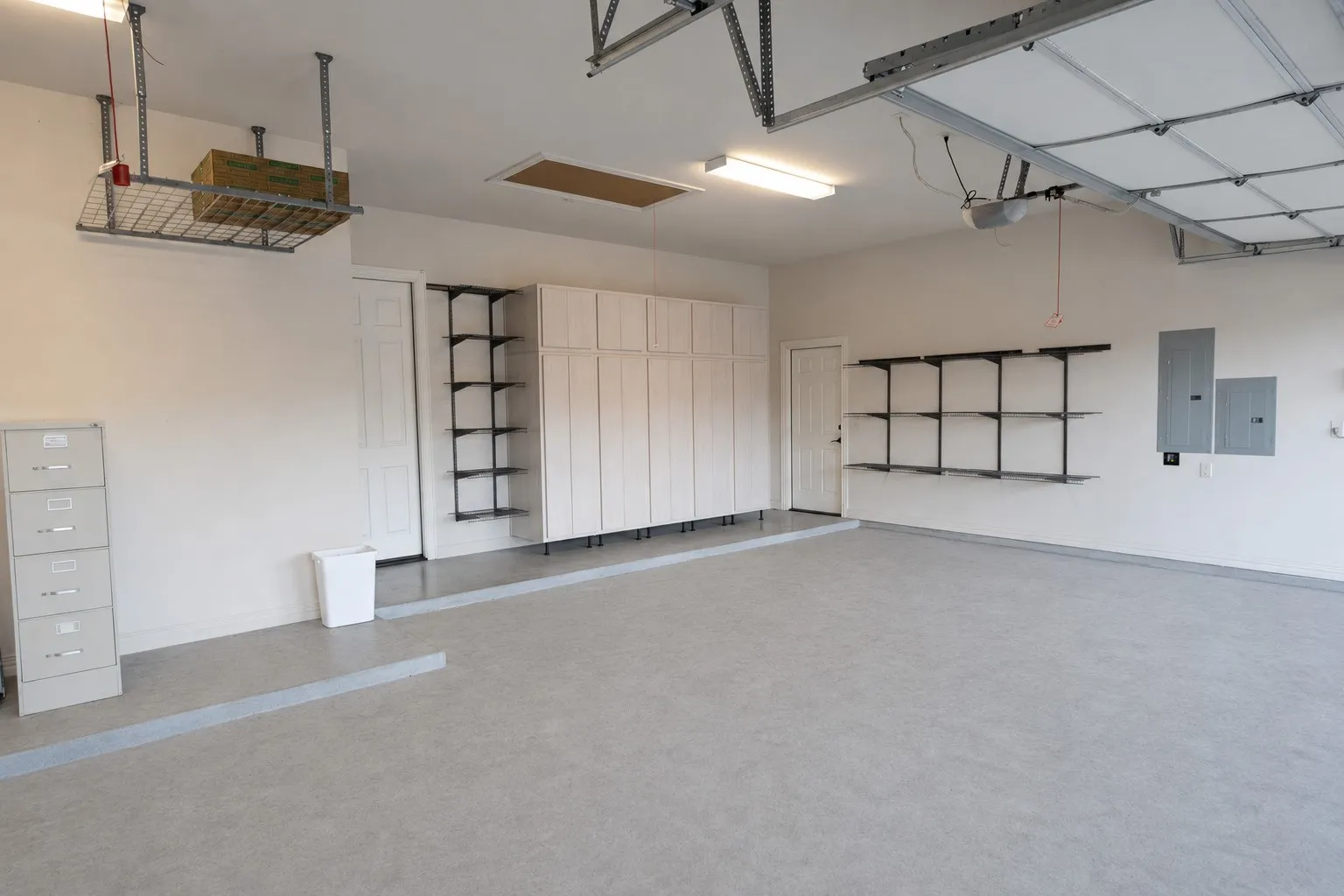 Single Family Residence For Sale in Denton County , 8908 Crestview, Denton, Texas 76207, 2 Bedroom, 3 Bathroom, 3 Garage spaces, 2,952 Sqft, built in 2011, mls#21343944, Real Estate Agent in Denton, Homes For Sale in Denton county, Homes For Sale in Denton, Realtor in Denton Texas, Real Estate Brokerage Independent Realty Texas, Luminita Cordes Realtor