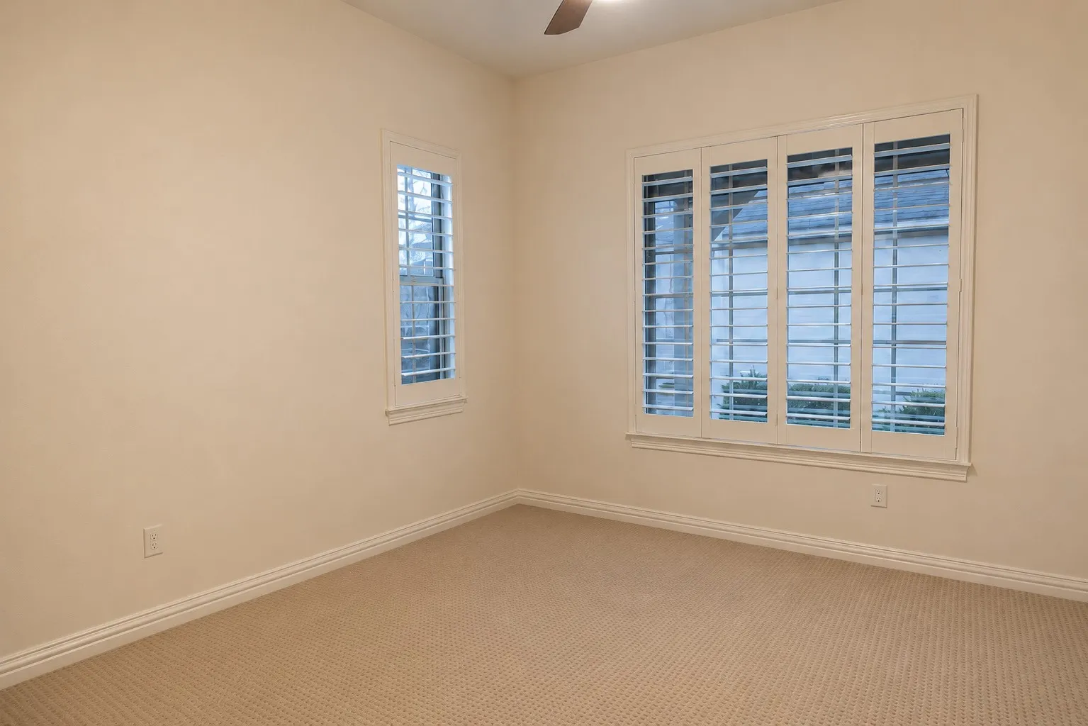 Single Family Residence For Sale in Denton County , 8908 Crestview, Denton, Texas 76207, 2 Bedroom, 3 Bathroom, 3 Garage spaces, 2,952 Sqft, built in 2011, mls#21343944, Real Estate Agent in Denton, Homes For Sale in Denton county, Homes For Sale in Denton, Realtor in Denton Texas, Real Estate Brokerage Independent Realty Texas, Luminita Cordes Realtor