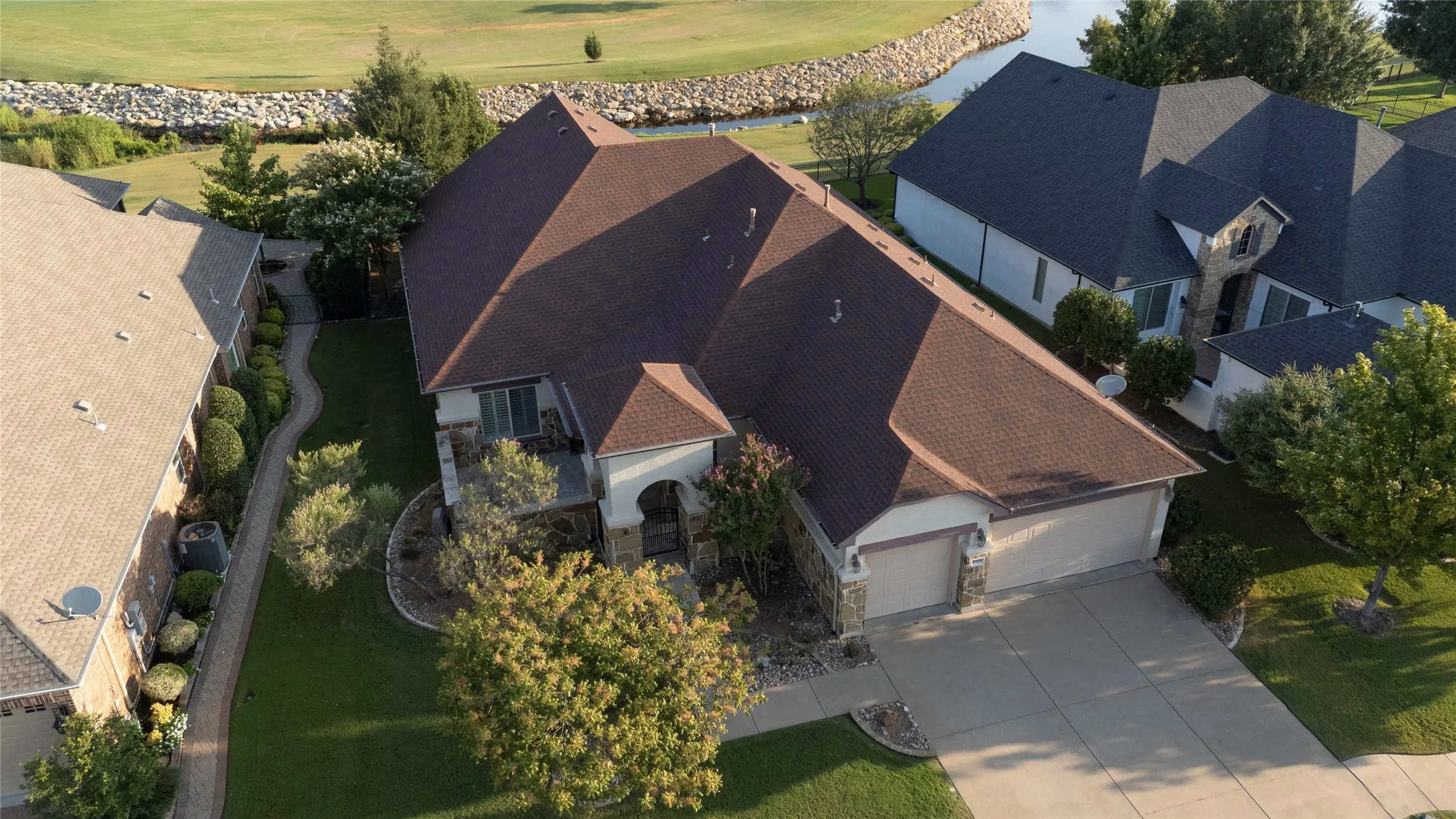 Single Family Residence For Sale in Denton County , 8908 Crestview, Denton, Texas 76207, 2 Bedroom, 3 Bathroom, 3 Garage spaces, 2,952 Sqft, built in 2011, mls#21343944, Real Estate Agent in Denton, Homes For Sale in Denton county, Homes For Sale in Denton, Realtor in Denton Texas, Real Estate Brokerage Independent Realty Texas, Luminita Cordes Realtor