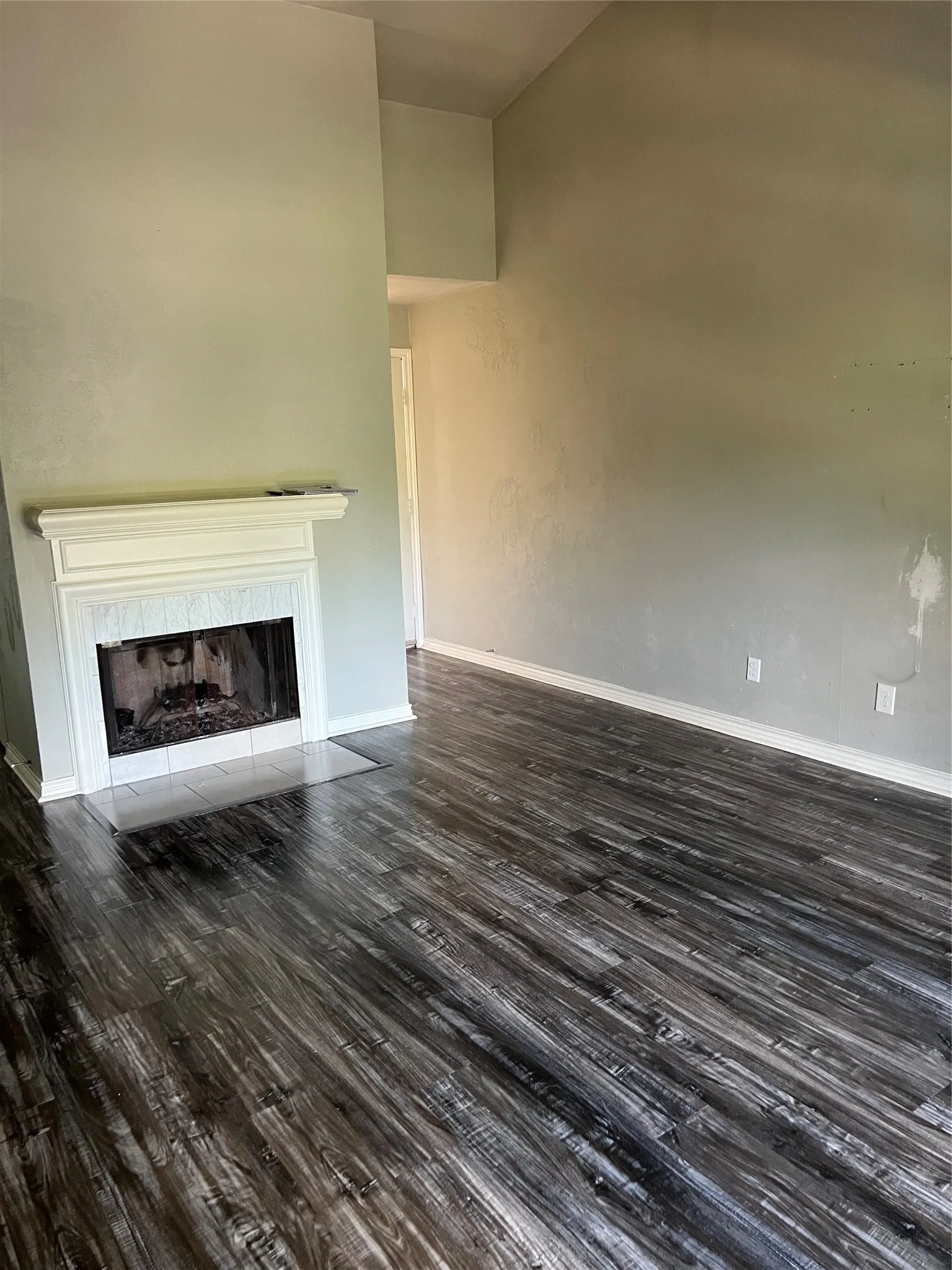 Condominium For Sale in Dallas County , 9801 Royal Lane 104 Bldg. E, Dallas, Texas 75231, 1 Bedroom, 1 Bathroom, Garage spaces, 767 Sqft, built in 1981, mls#21385950, Real Estate Agent in Dallas, Homes For Sale in Dallas county, Homes For Sale in Dallas, Realtor in Dallas Texas, Real Estate Brokerage Independent Realty Texas, Luminita Cordes Realtor