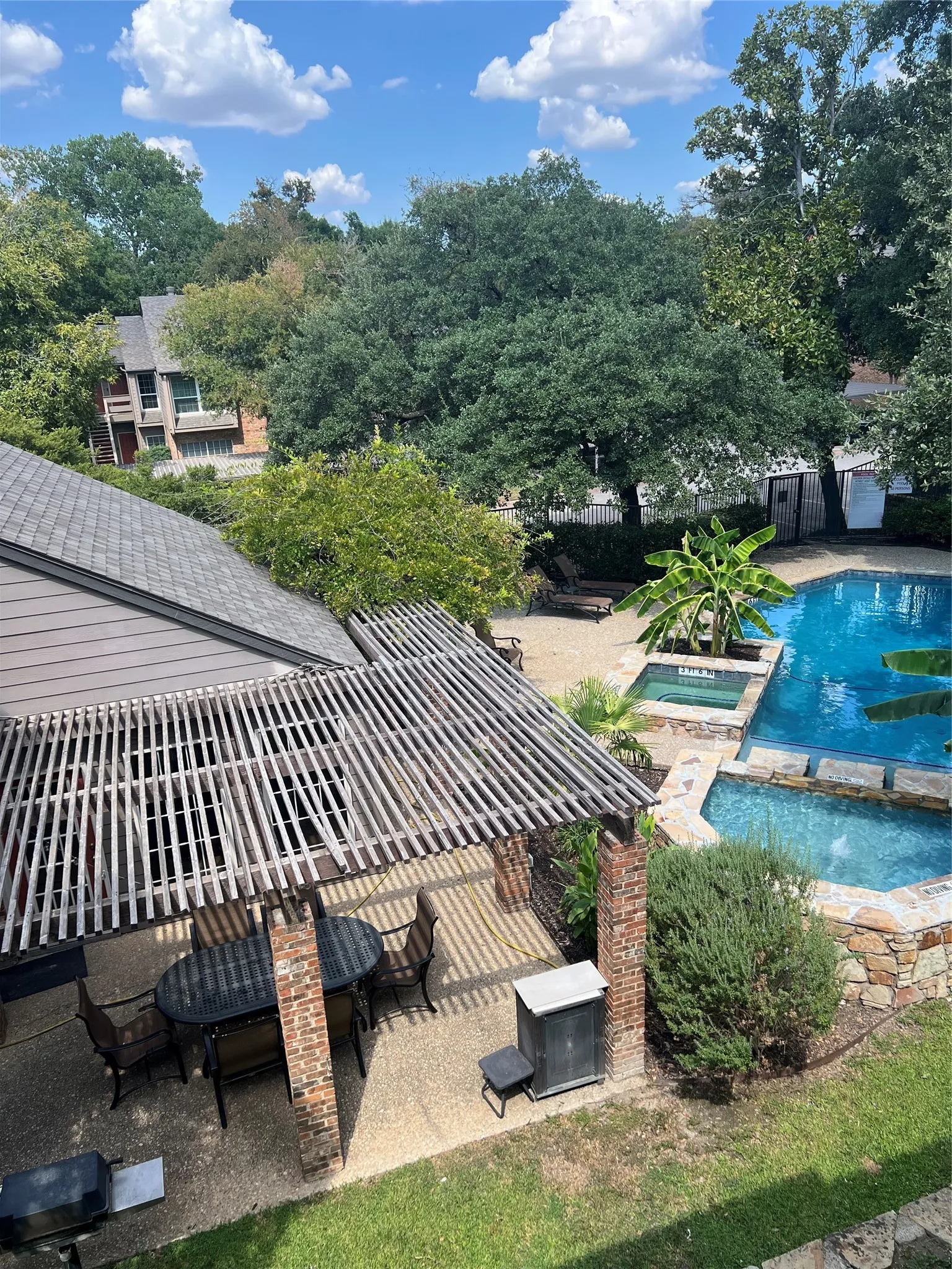 Condominium For Sale in Dallas County , 9801 Royal Lane 104 Bldg. E, Dallas, Texas 75231, 1 Bedroom, 1 Bathroom, Garage spaces, 767 Sqft, built in 1981, mls#21385950, Real Estate Agent in Dallas, Homes For Sale in Dallas county, Homes For Sale in Dallas, Realtor in Dallas Texas, Real Estate Brokerage Independent Realty Texas, Luminita Cordes Realtor
