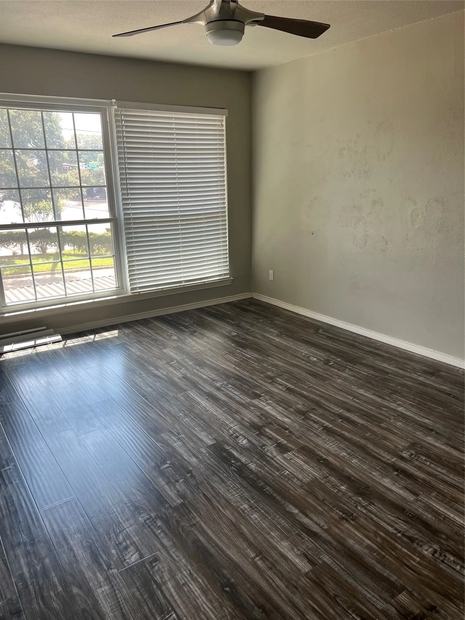 Condominium For Sale in Dallas County , 9801 Royal Lane 104 Bldg. E, Dallas, Texas 75231, 1 Bedroom, 1 Bathroom, Garage spaces, 767 Sqft, built in 1981, mls#21385950, Real Estate Agent in Dallas, Homes For Sale in Dallas county, Homes For Sale in Dallas, Realtor in Dallas Texas, Real Estate Brokerage Independent Realty Texas, Luminita Cordes Realtor
