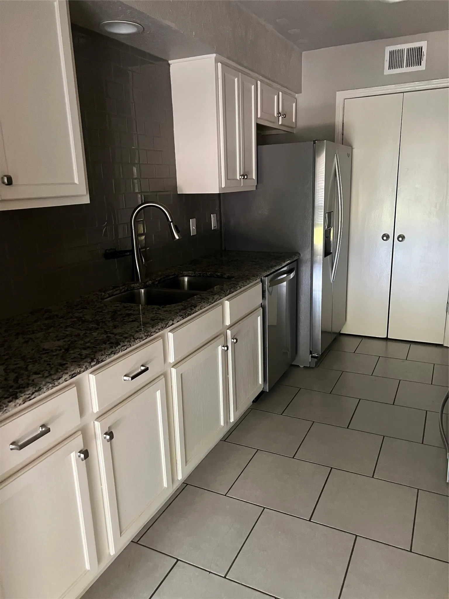 Condominium For Sale in Dallas County , 9801 Royal Lane 104 Bldg. E, Dallas, Texas 75231, 1 Bedroom, 1 Bathroom, Garage spaces, 767 Sqft, built in 1981, mls#21385950, Real Estate Agent in Dallas, Homes For Sale in Dallas county, Homes For Sale in Dallas, Realtor in Dallas Texas, Real Estate Brokerage Independent Realty Texas, Luminita Cordes Realtor