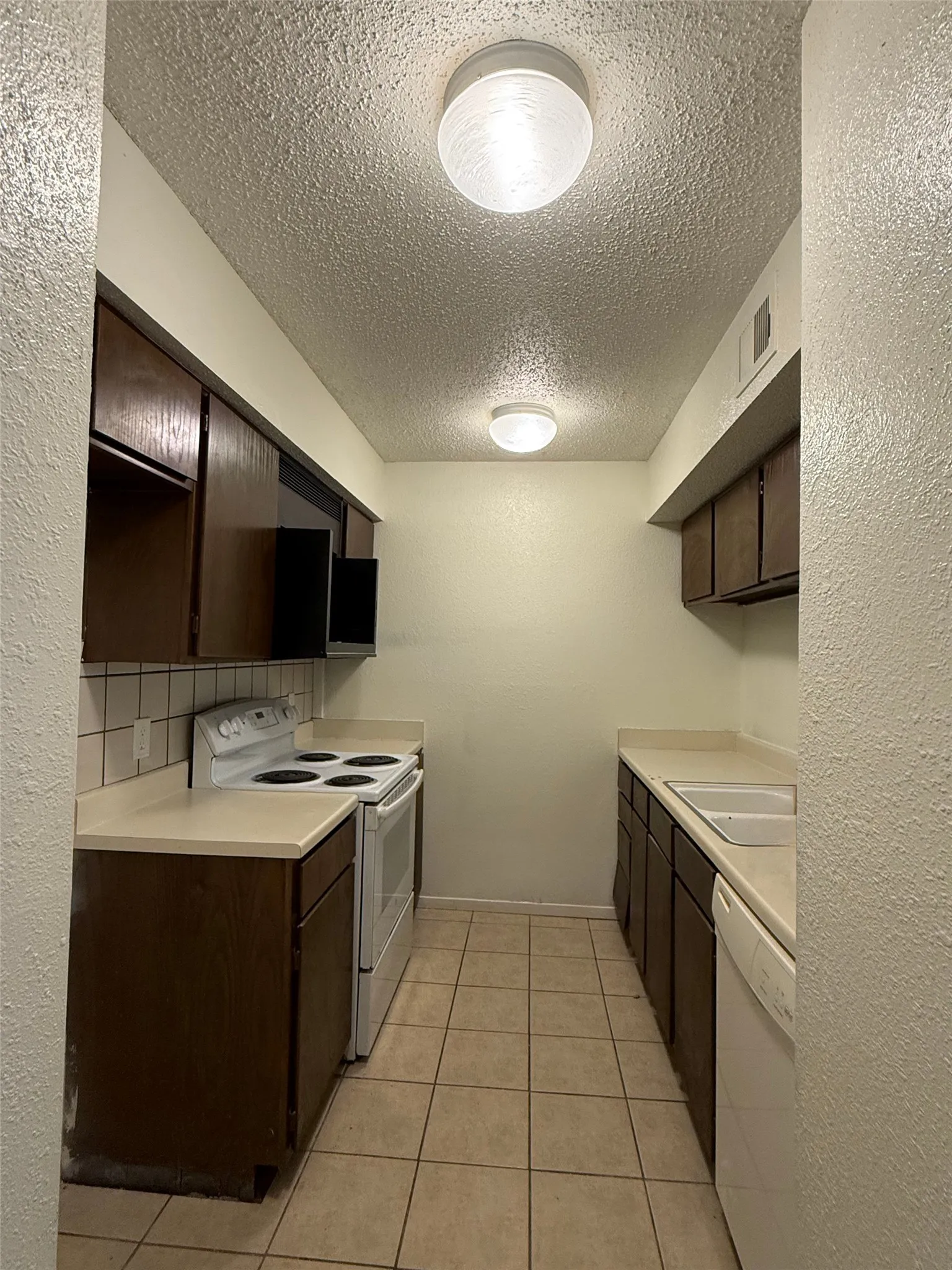 Condominium For Rent in Dallas County , 12480 Abrams Road 504, Dallas, Texas 75243, 1 Bedroom, 1 Bathroom, Garage spaces, 689 Sqft, built in 1982, mls#21386273, Real Estate Agent in Dallas, Homes For Rent in Dallas county, Homes For Rent in Dallas, Realtor in Dallas Texas, Real Estate Brokerage Independent Realty Texas, Luminita Cordes Realtor