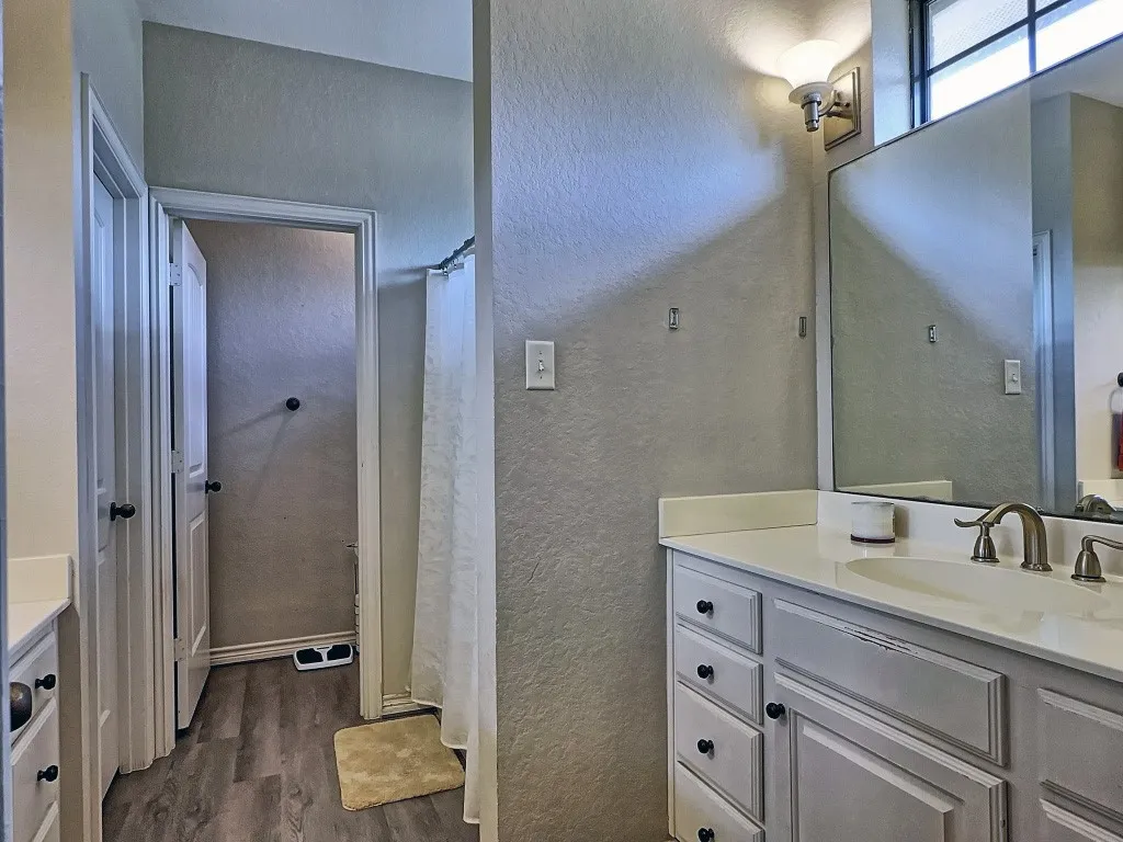 Single Family Residence For Sale in Henderson County , 5721 Suncrest Drive, Athens, Texas 75752, 3 Bedroom, 2 Bathroom, 2 Garage spaces, 1,578 Sqft, built in 2010, mls#21386289, Real Estate Agent in Athens, Homes For Sale in Henderson county, Homes For Sale in Athens, Realtor in Athens Texas, Real Estate Brokerage Independent Realty Texas, Luminita Cordes Realtor