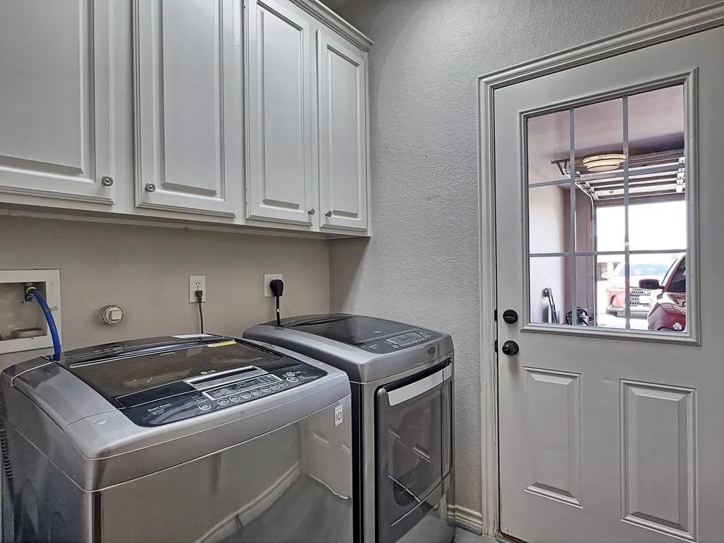 Single Family Residence For Sale in Henderson County , 5721 Suncrest Drive, Athens, Texas 75752, 3 Bedroom, 2 Bathroom, 2 Garage spaces, 1,578 Sqft, built in 2010, mls#21386289, Real Estate Agent in Athens, Homes For Sale in Henderson county, Homes For Sale in Athens, Realtor in Athens Texas, Real Estate Brokerage Independent Realty Texas, Luminita Cordes Realtor
