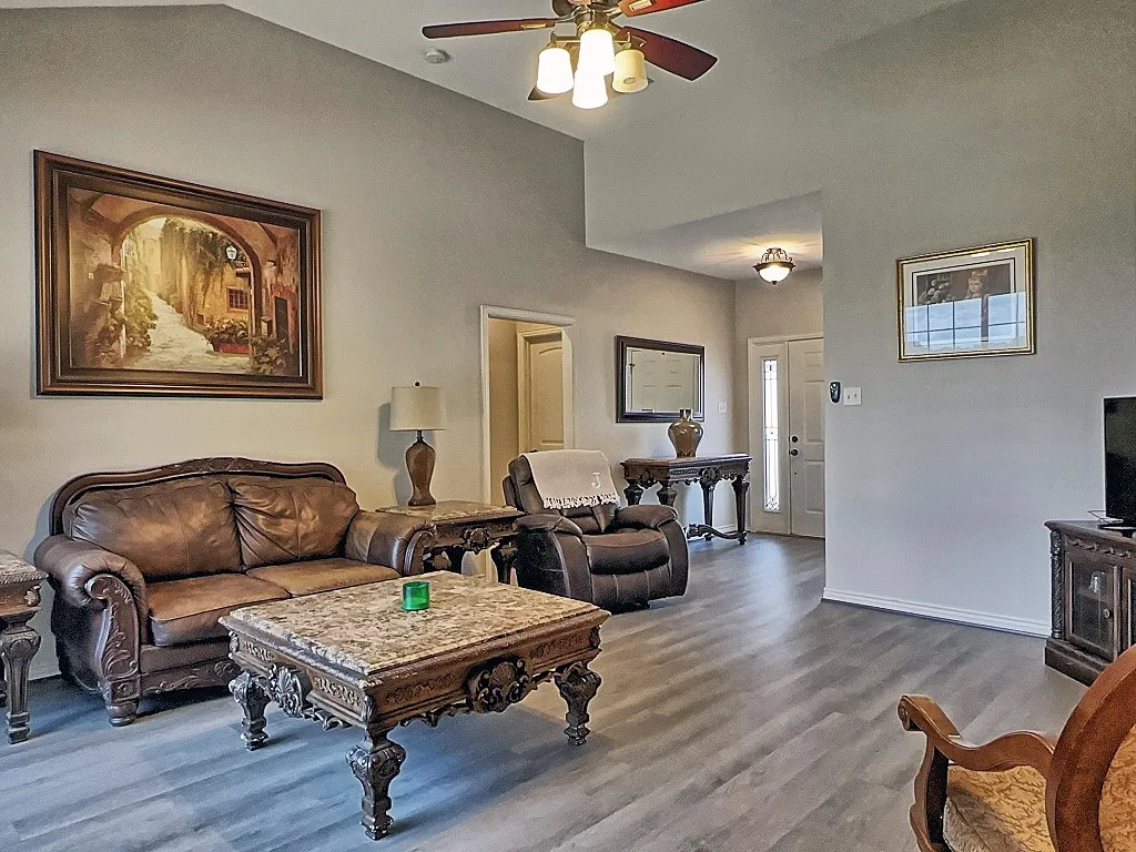 Single Family Residence For Sale in Henderson County , 5721 Suncrest Drive, Athens, Texas 75752, 3 Bedroom, 2 Bathroom, 2 Garage spaces, 1,578 Sqft, built in 2010, mls#21386289, Real Estate Agent in Athens, Homes For Sale in Henderson county, Homes For Sale in Athens, Realtor in Athens Texas, Real Estate Brokerage Independent Realty Texas, Luminita Cordes Realtor