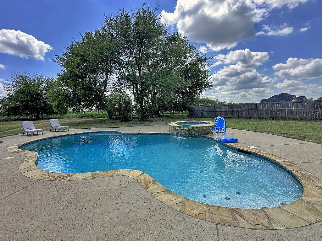 Single Family Residence For Sale in Henderson County , 5721 Suncrest Drive, Athens, Texas 75752, 3 Bedroom, 2 Bathroom, 2 Garage spaces, 1,578 Sqft, built in 2010, mls#21386289, Real Estate Agent in Athens, Homes For Sale in Henderson county, Homes For Sale in Athens, Realtor in Athens Texas, Real Estate Brokerage Independent Realty Texas, Luminita Cordes Realtor