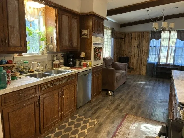 Single Family Residence For Sale in Henderson County , 14344 Jim Bowie, Log Cabin, Texas 75148, 3 Bedroom, 2 Bathroom, Garage spaces, 1,652 Sqft, built in 1973, mls#21386301, Real Estate Agent in Log Cabin, Homes For Sale in Henderson county, Homes For Sale in Log Cabin, Realtor in Log Cabin Texas, Real Estate Brokerage Independent Realty Texas, Luminita Cordes Realtor